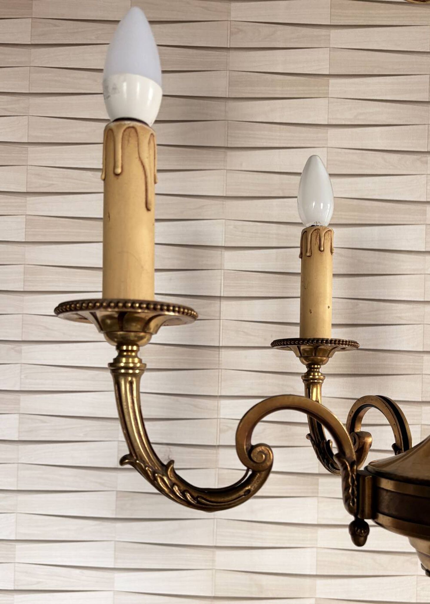 Five-armed golden brass chandelier – neoclassical elegance, Louis XVI spirit.
