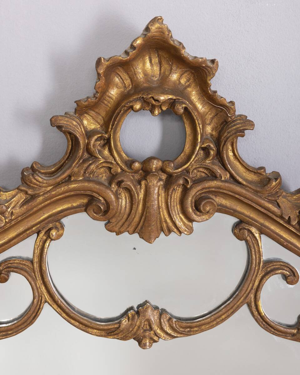 EARLY 20TH CENTURY BAROQUE-STYLE GOLDEN WOODEN WALL MIRROR