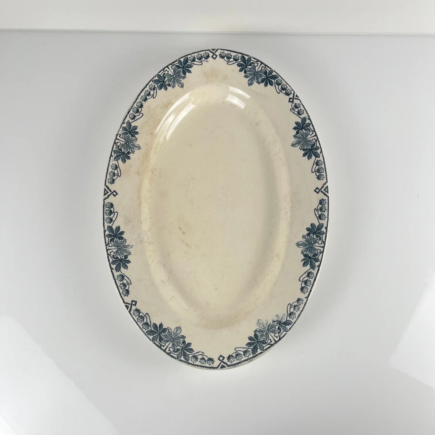Plat ovale modèle "Tunis" par Longwy, fin XIXe siècle