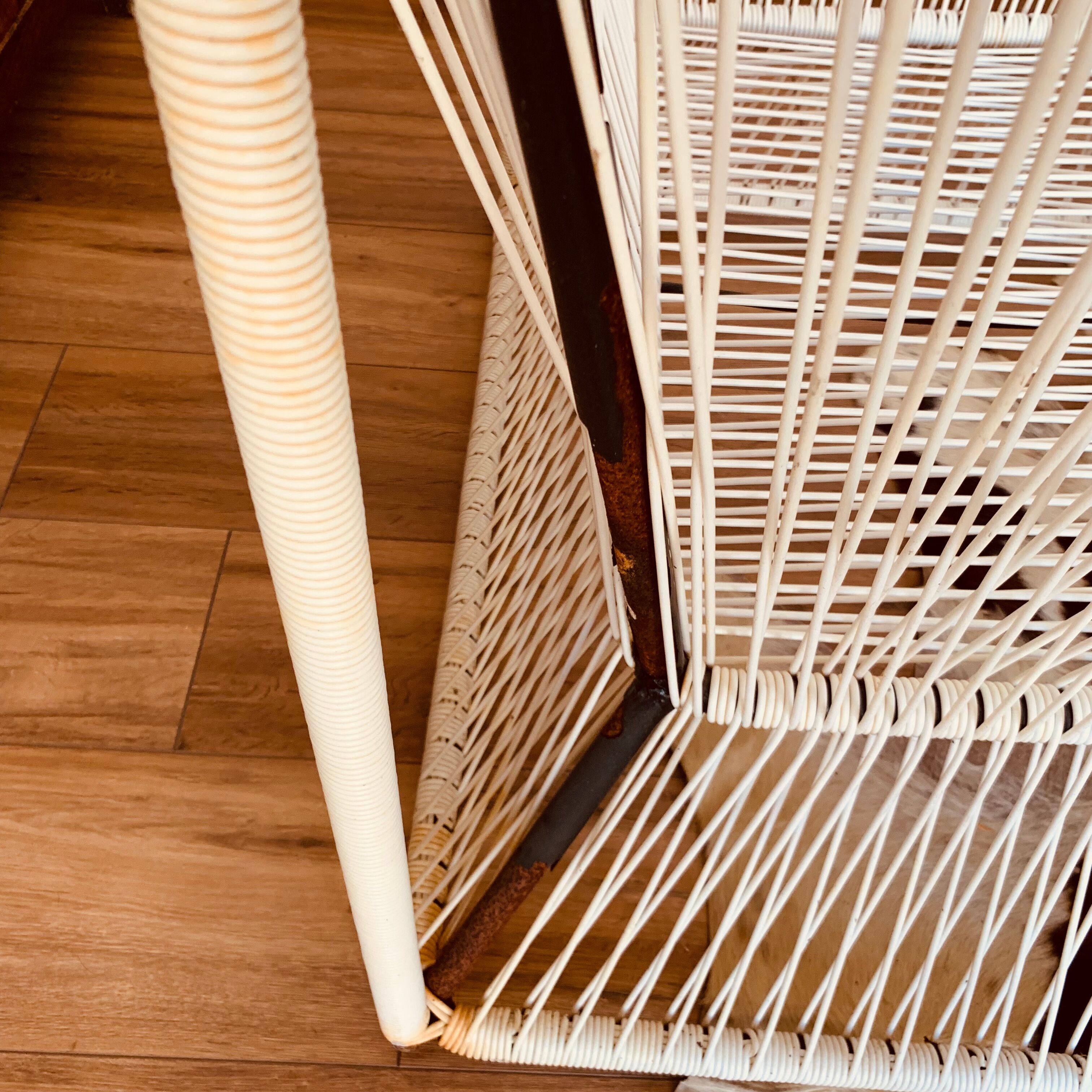 2 garden armchairs in white scoubidou