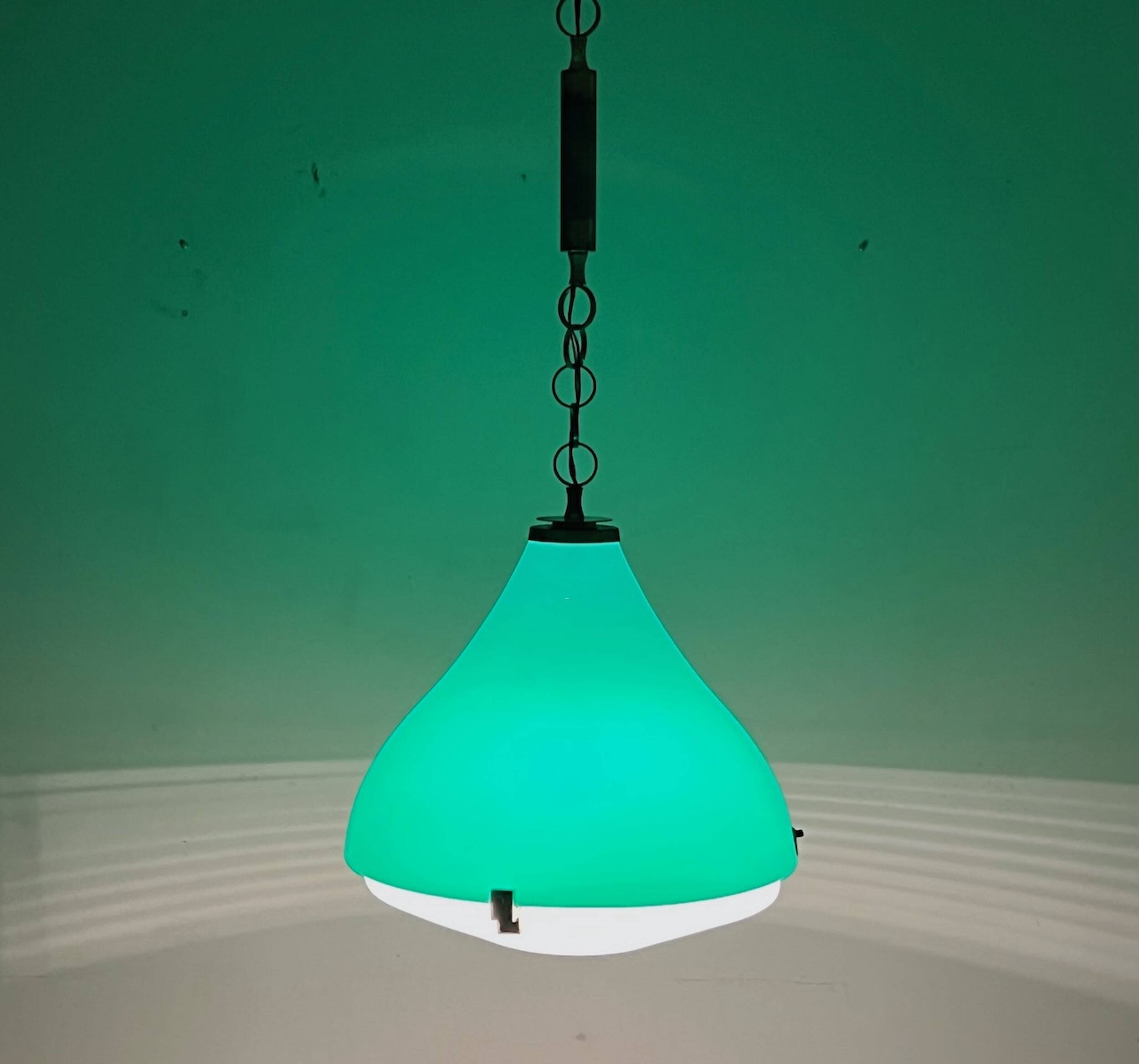 Suspension en acrylique vert vintage Italie, années 60