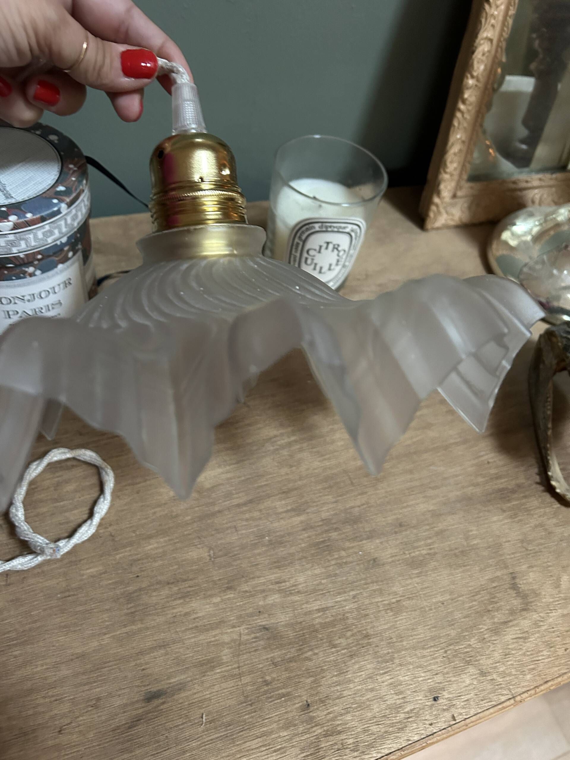 Suspension in transparent opaline