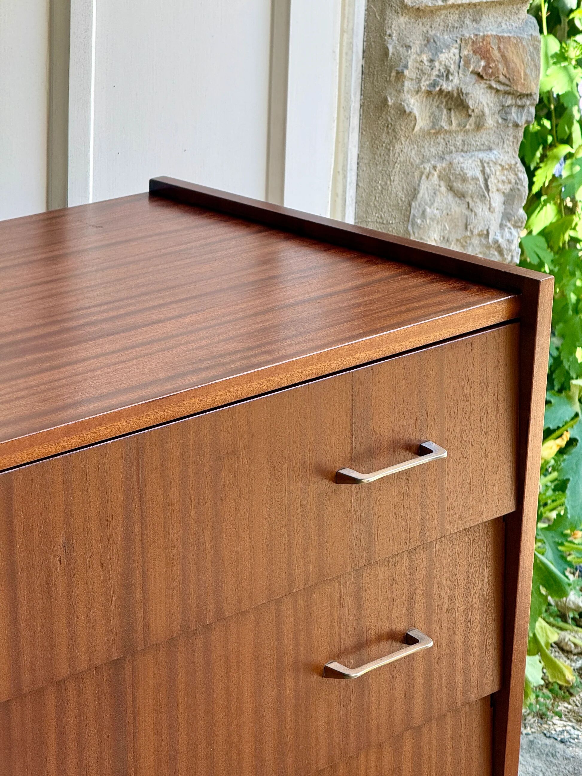 Mid-century commode style