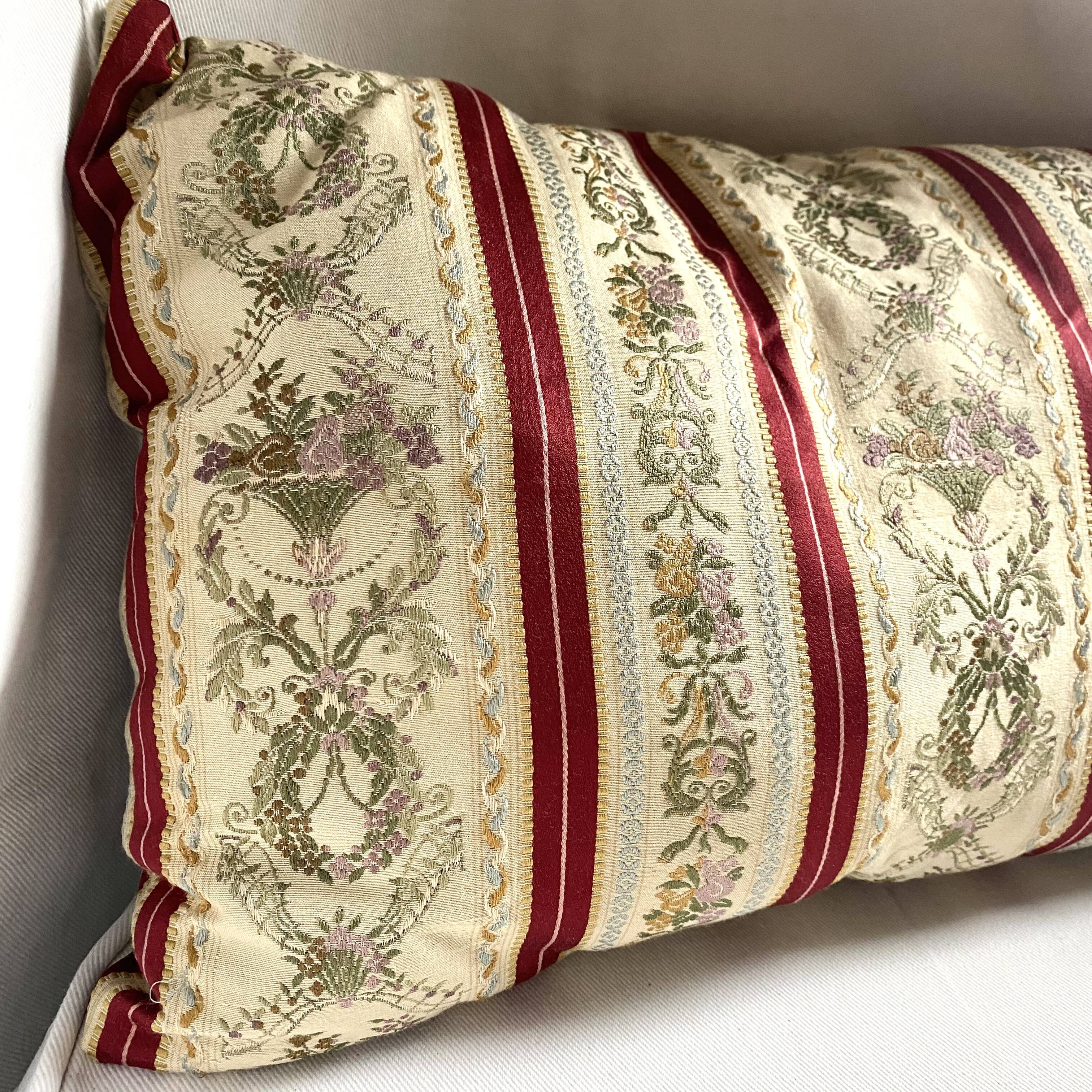 Rectangular cushions in antique fabric
