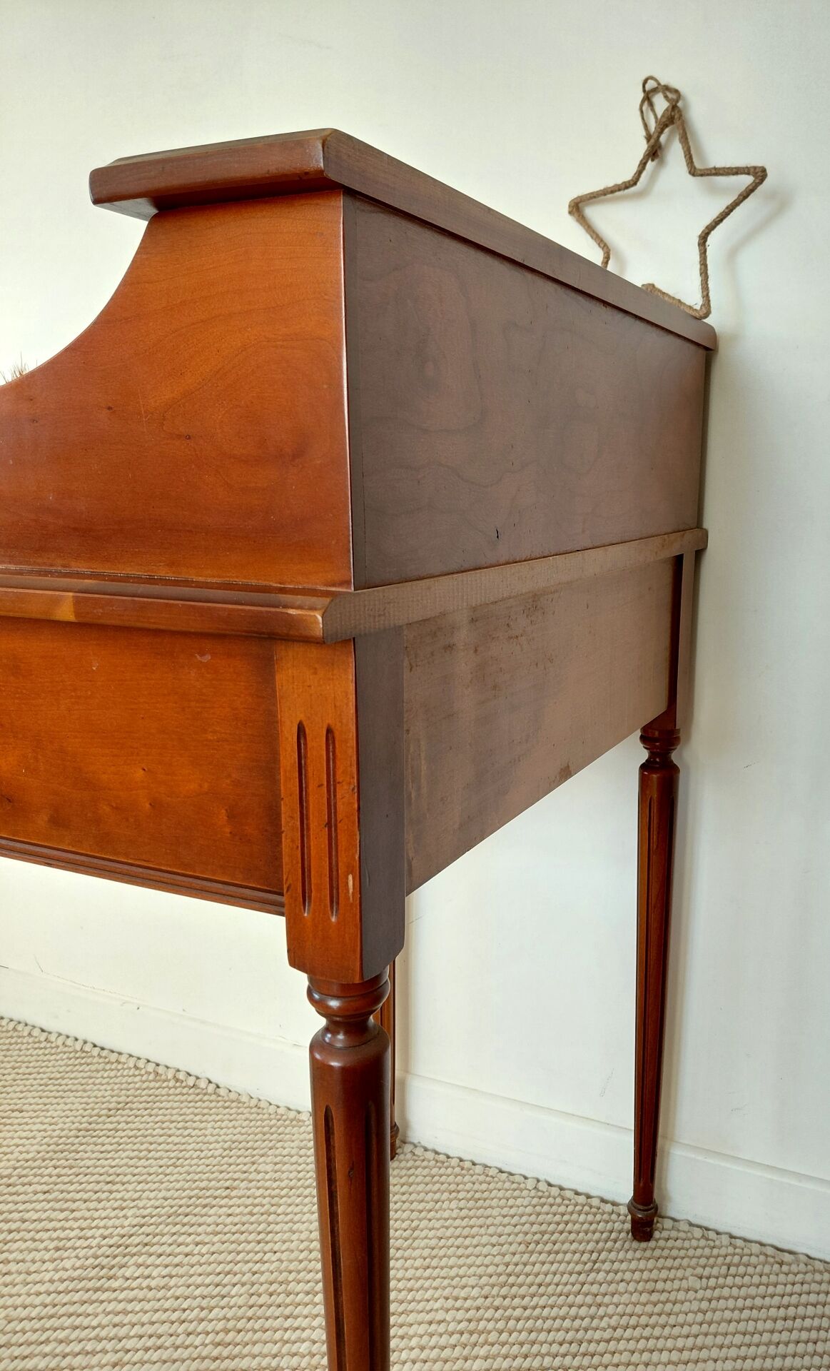 Bureau Bonheur du Jour in Louis XVI style - Cherry wood and Brass - NF P label.