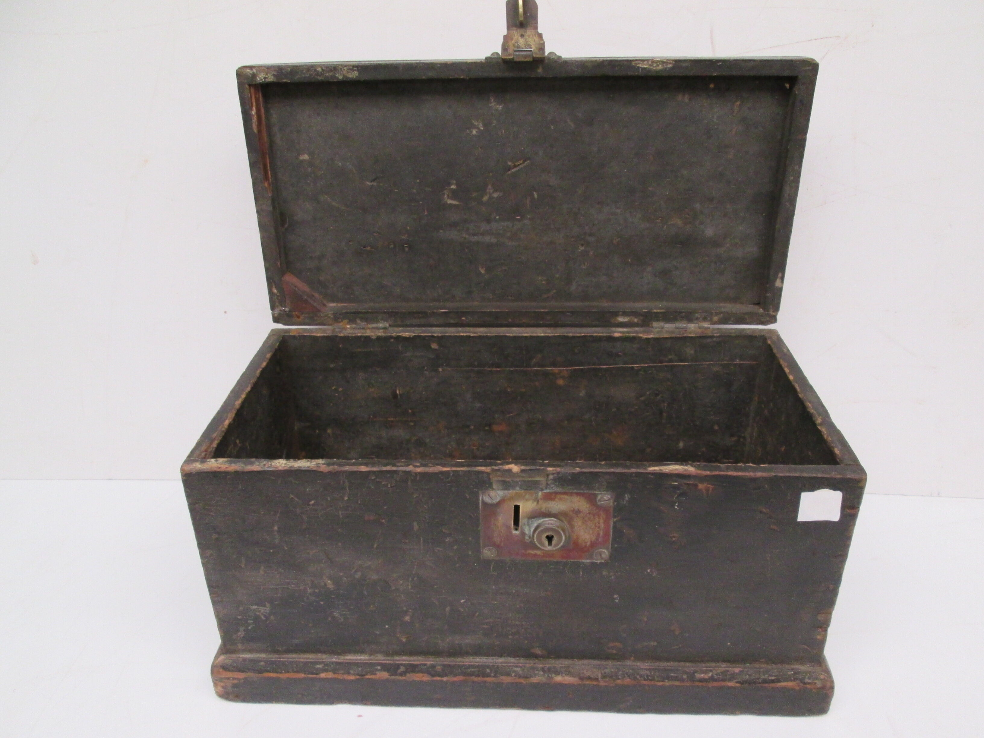 small chest in English pine.