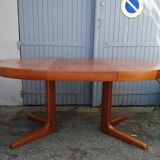 Danish teak dining table from the 1971s with extension cord
