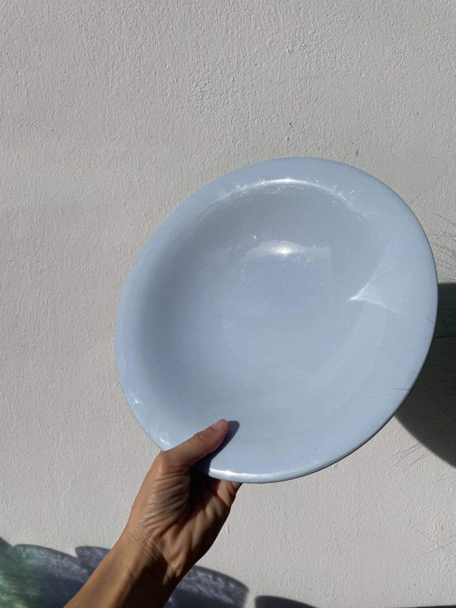 Plat rond, moulin des loups bleu ciel en céramique