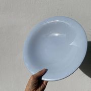 Plat rond, moulin des loups bleu ciel en céramique