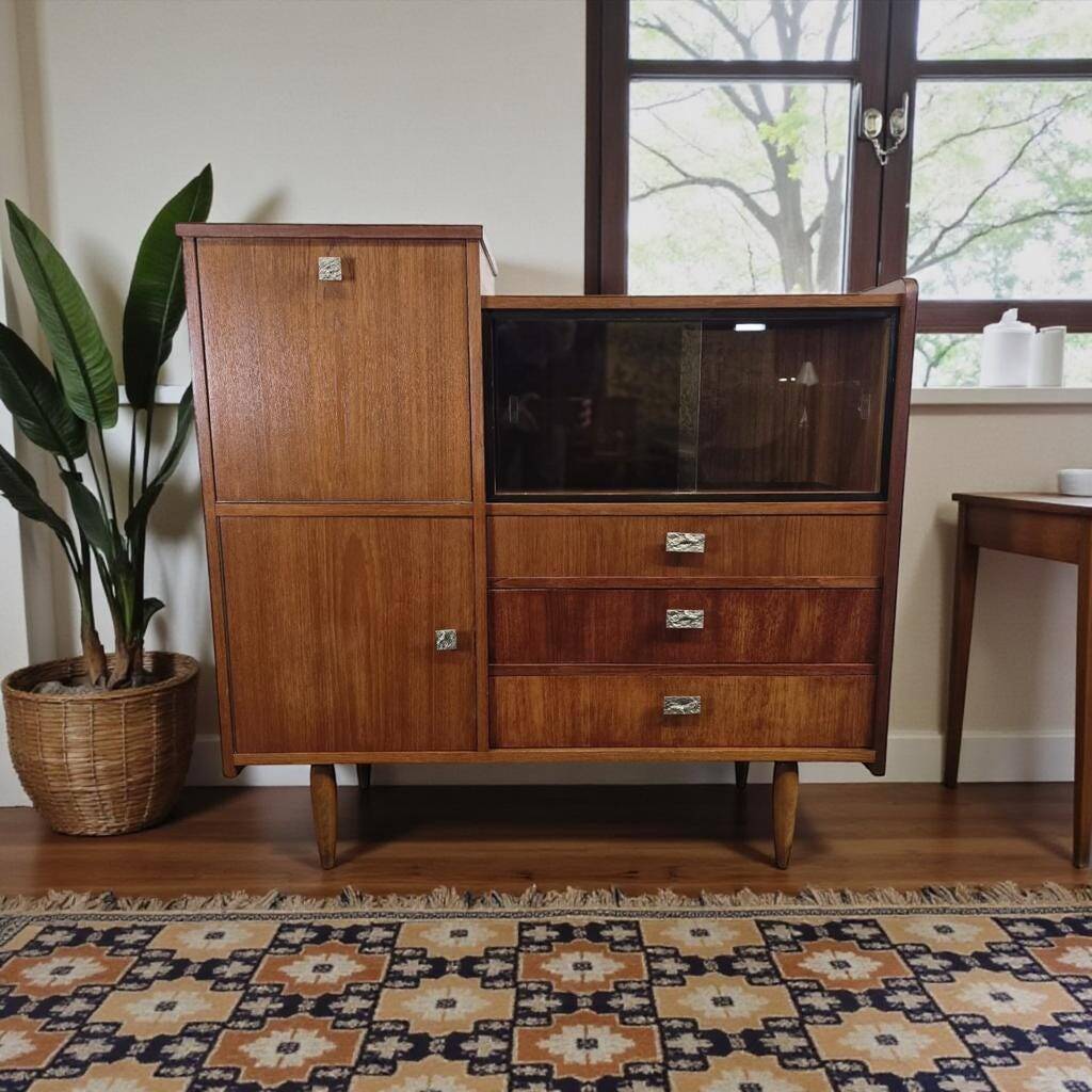 Vintage wooden display cabinet / drinks cabinet / small cupboard