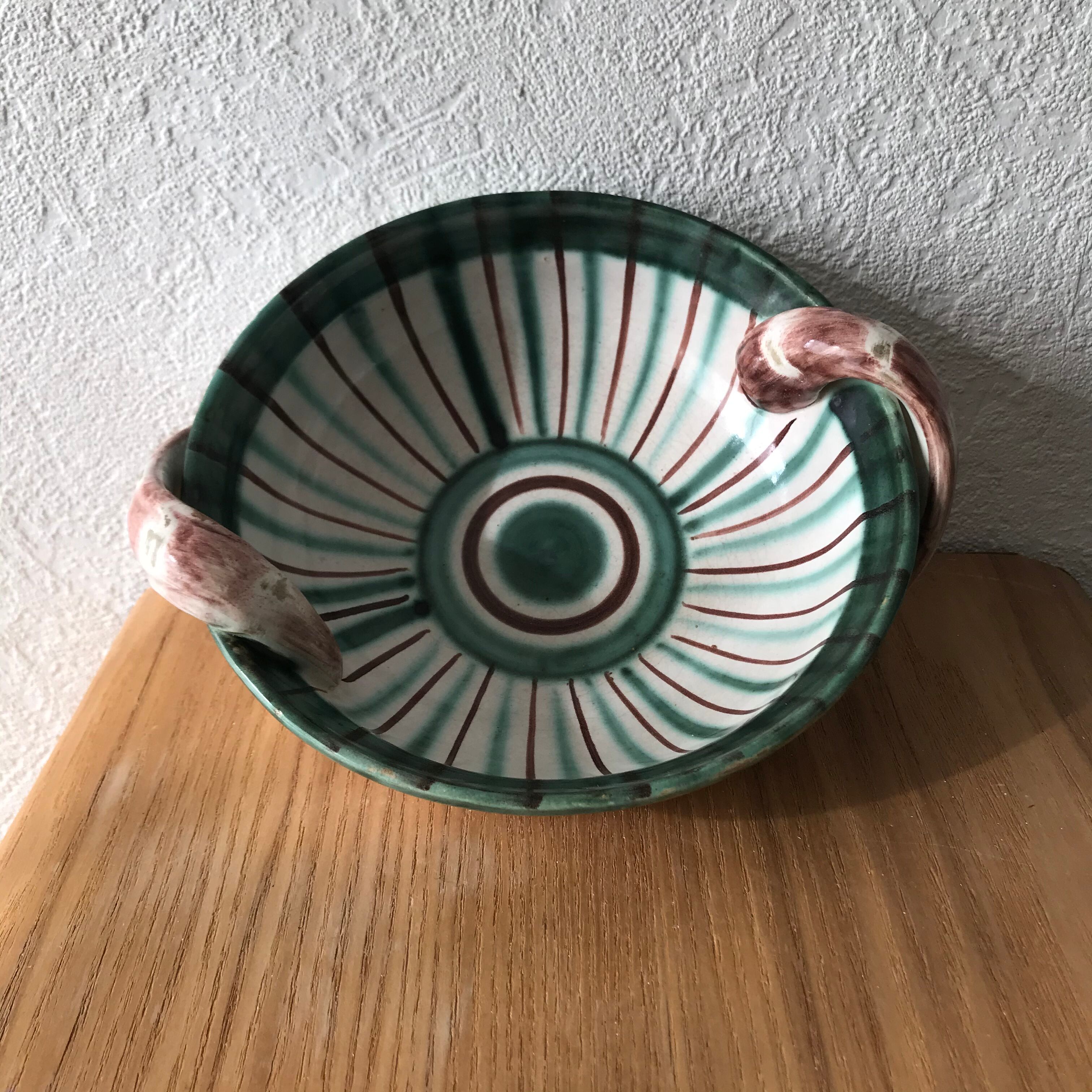 Enamelled earthenware cut