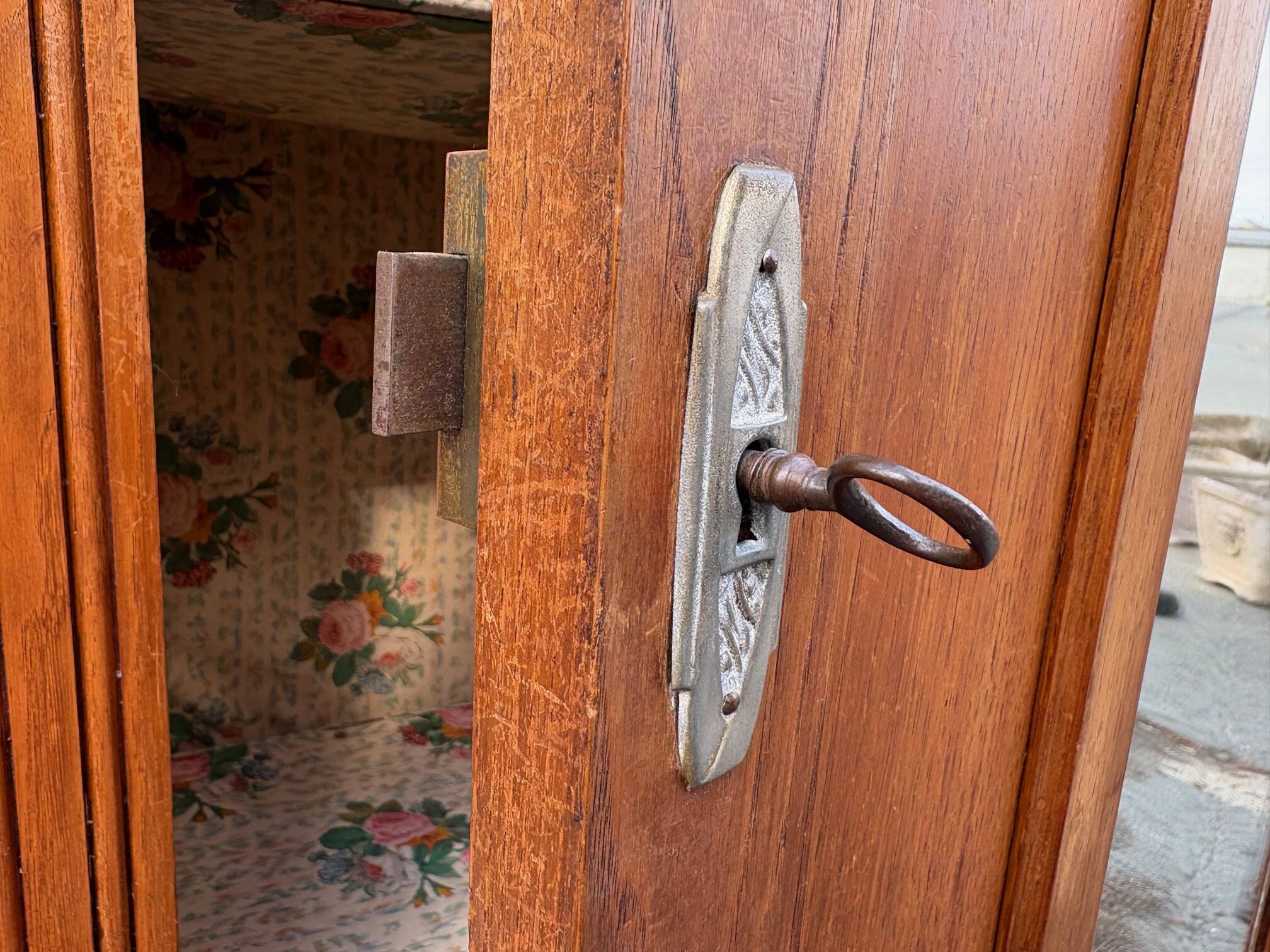 /Art Deco wardrobe with mirror in carved solid oak from the 20s/30s