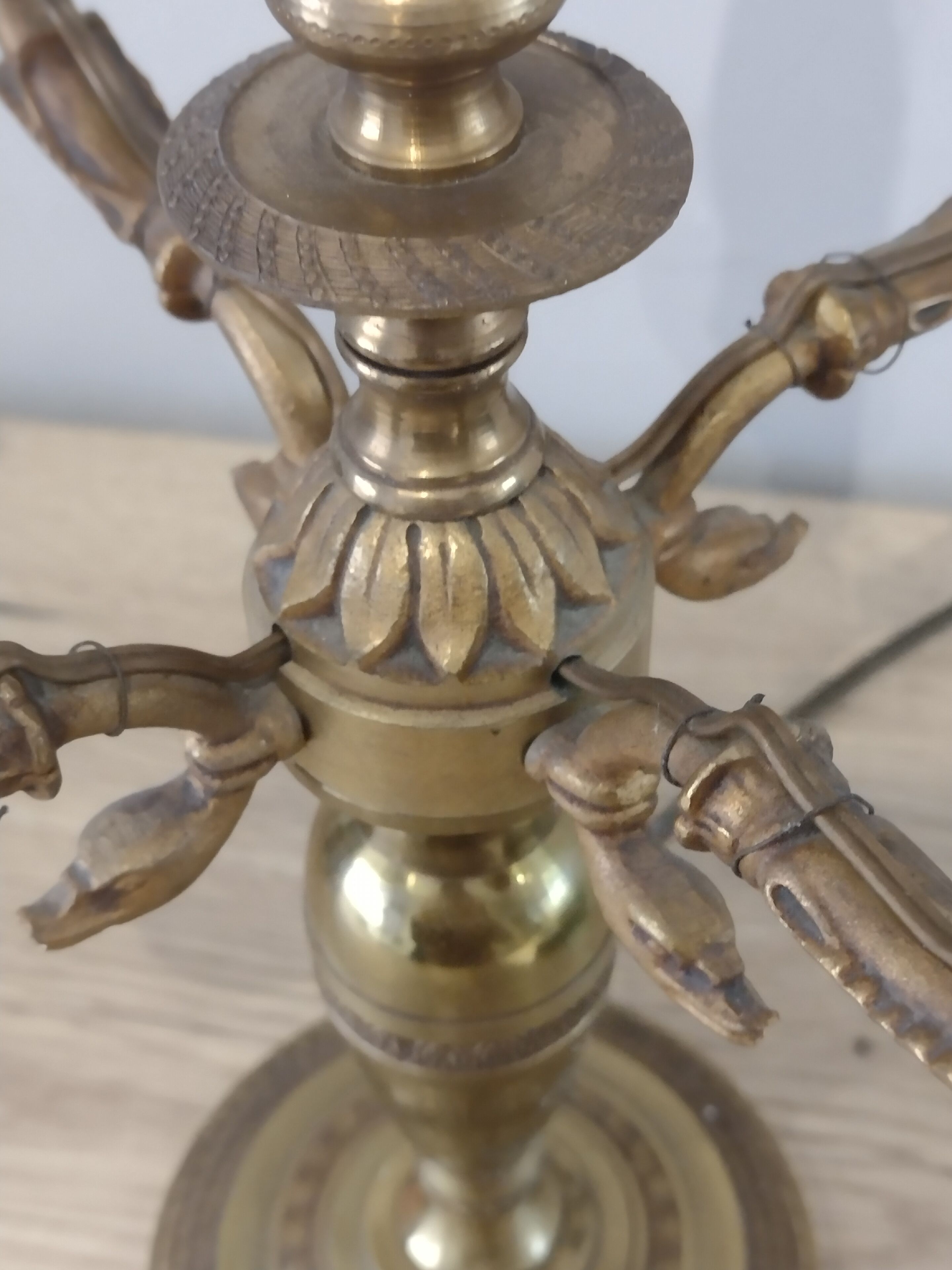 Bronze chandelier lamp