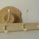 Porte manteau murale vintage bois et métal beige