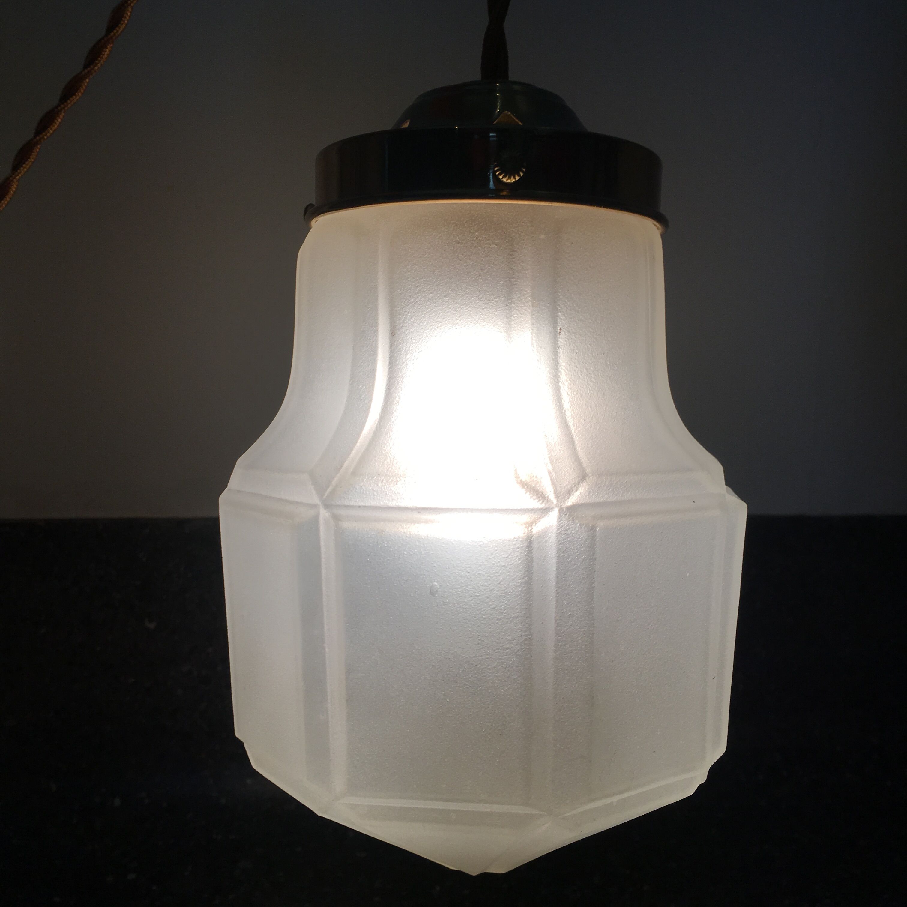 Pendant light globe art deco in frosted glass