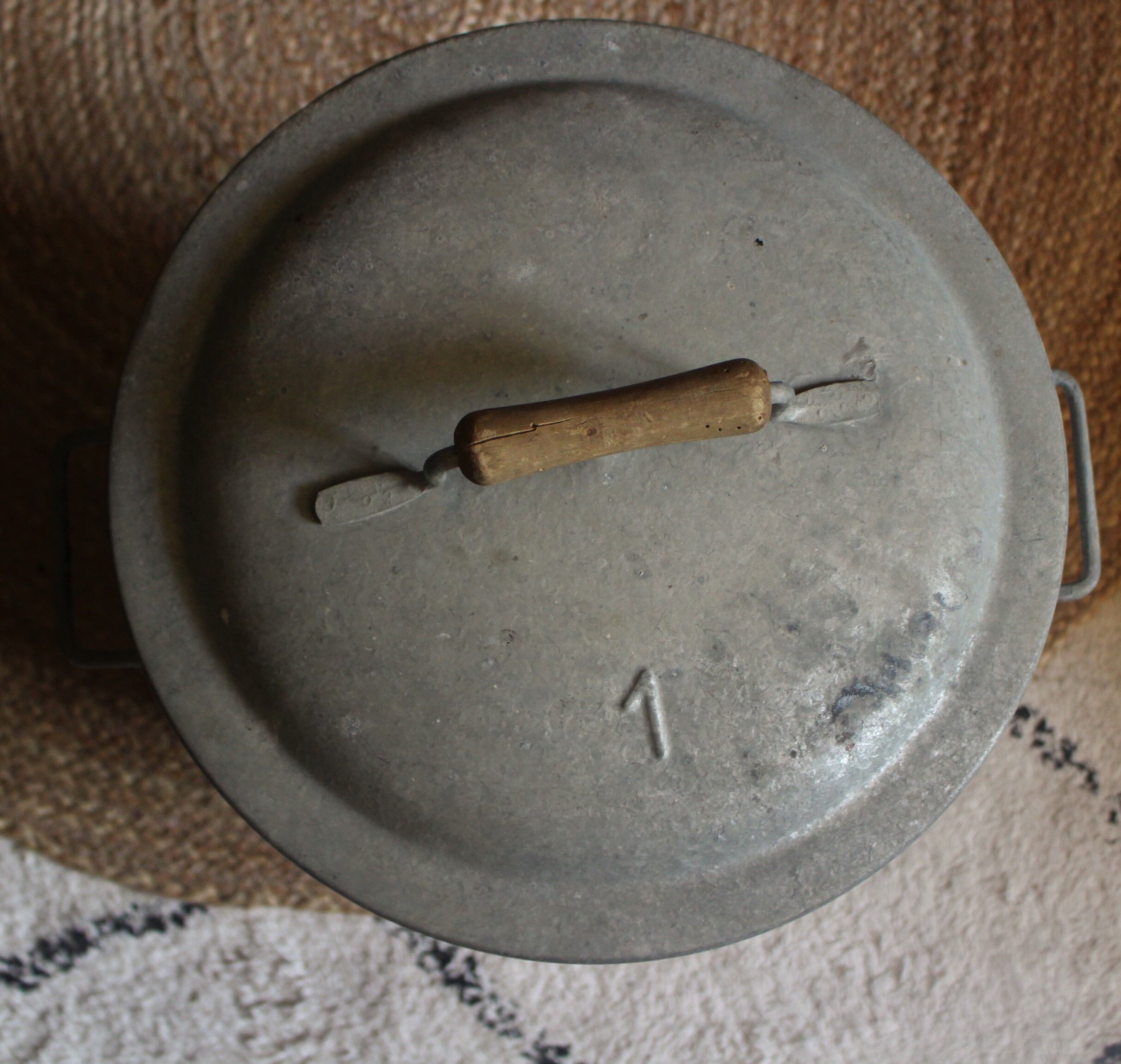 Basin high lid two garden handles