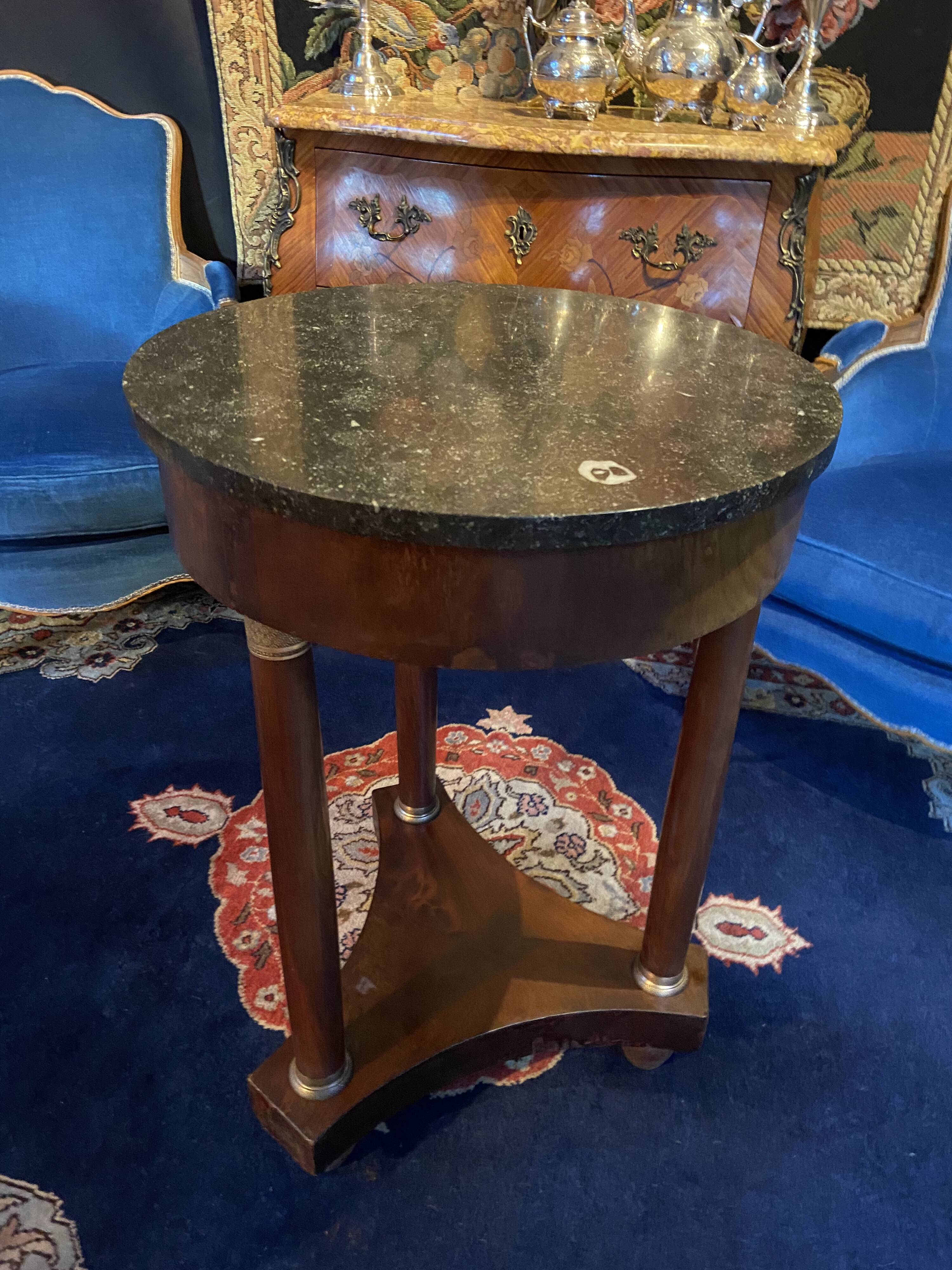 Empire circular pedestal table on 3 columns in mahogany with bronze marble top X