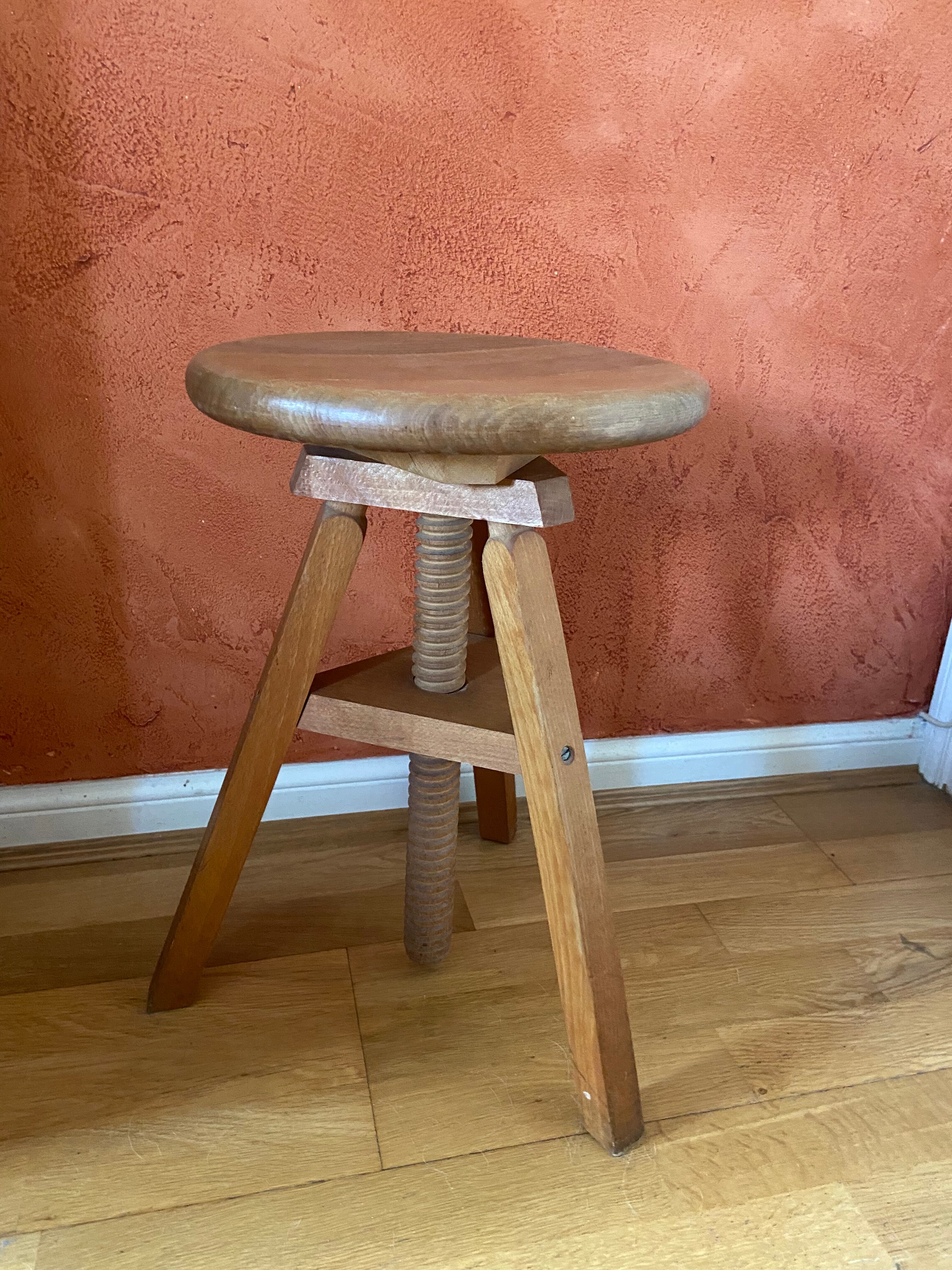 Watchmaker's tripod screw stool