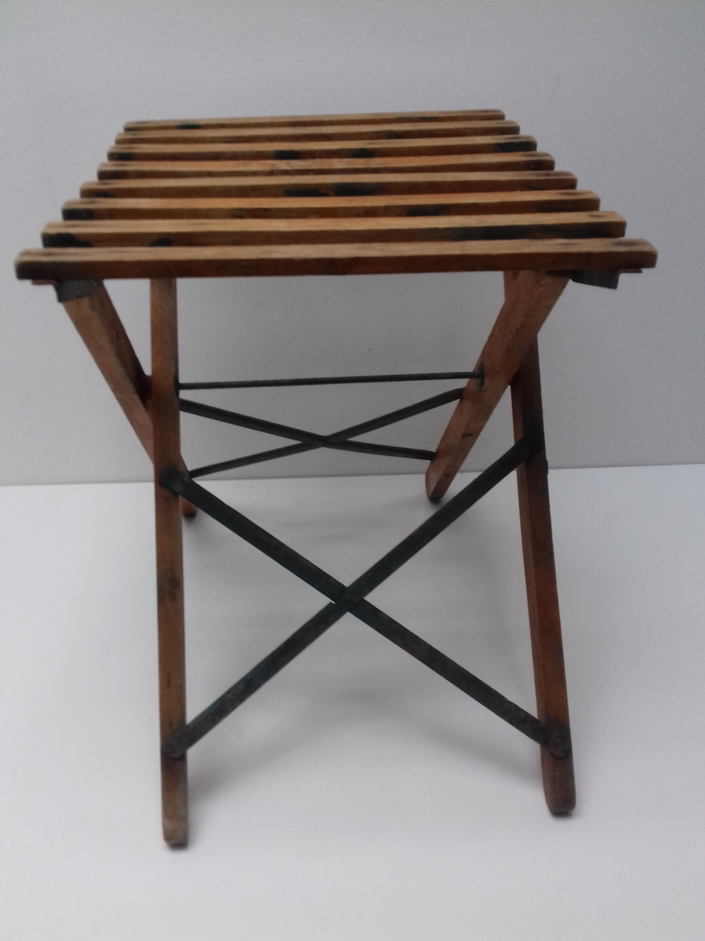 Wooden folding stool "eureka"