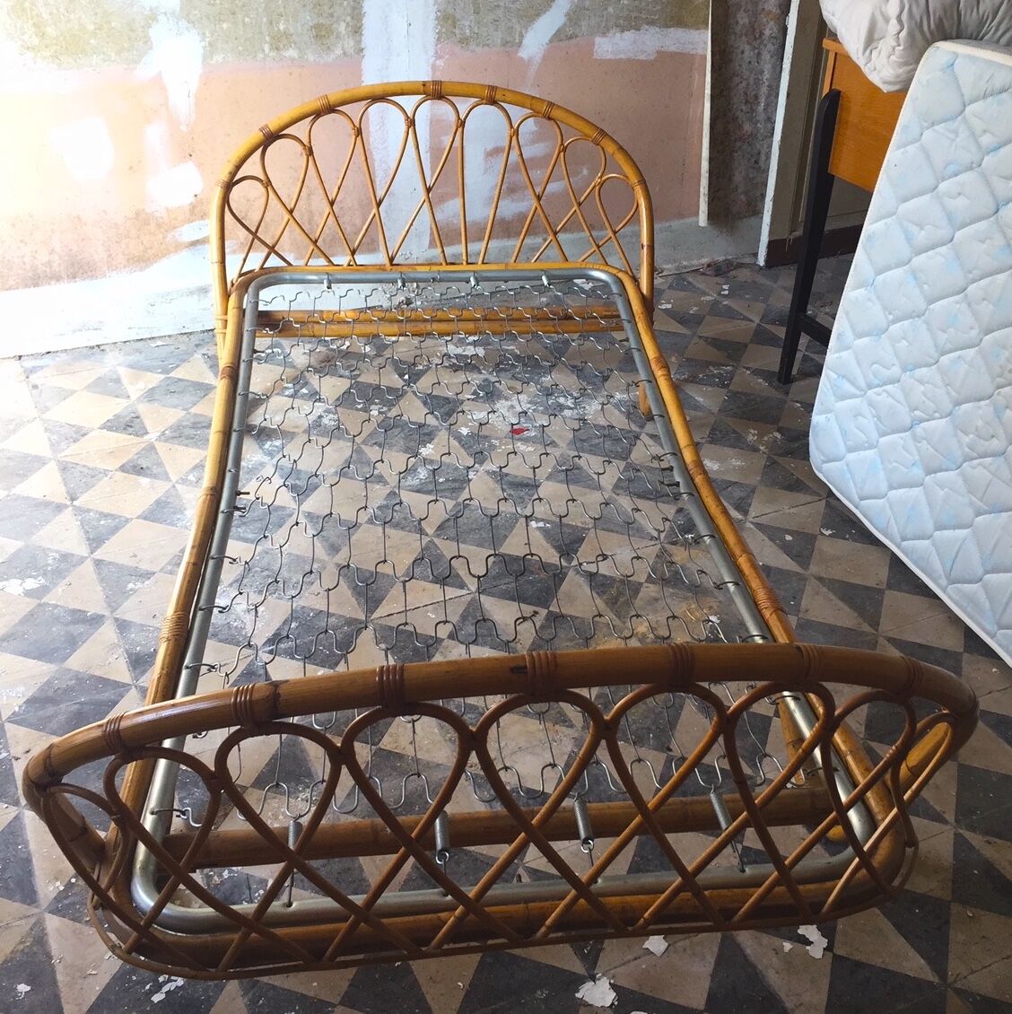 Rattan basket bed of the years 60