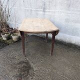 Round folding table