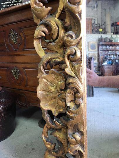 Miroir en bois dore a coquille