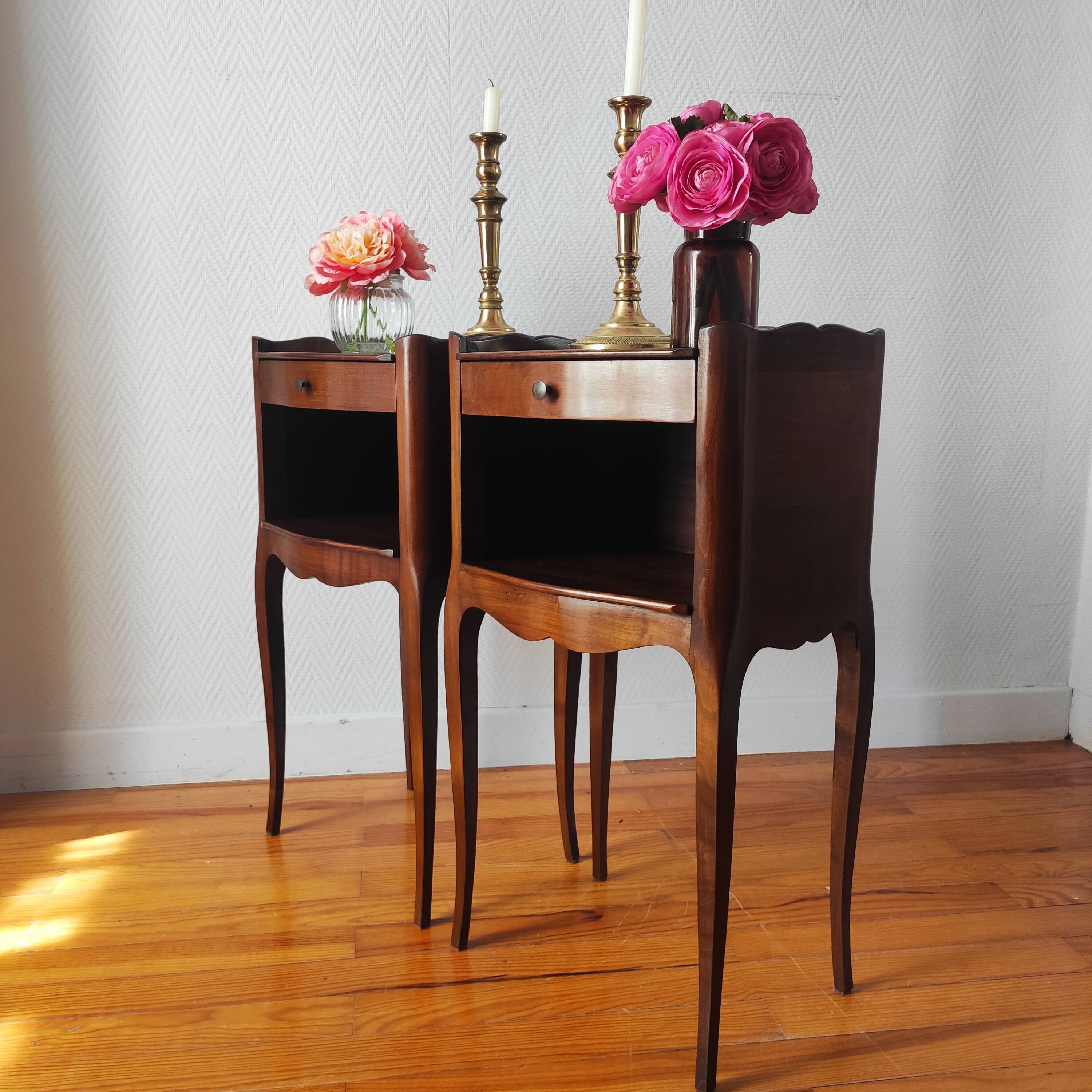 Paire de tables de chevet style Louis XV