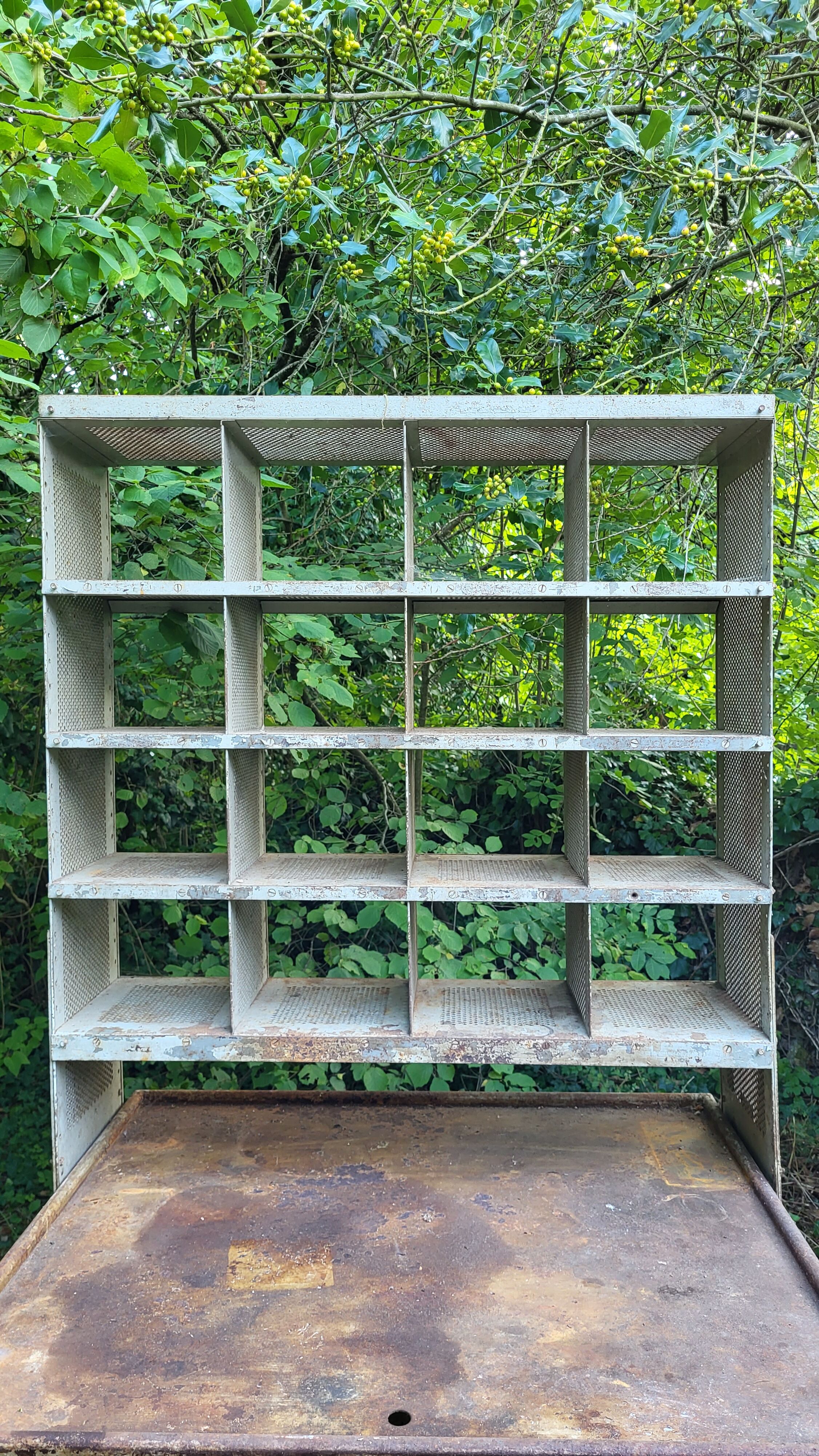 Industrial design postal sorting office