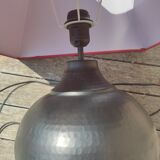 Black hammered metal lamp Aubry Gaspard with red lampshade