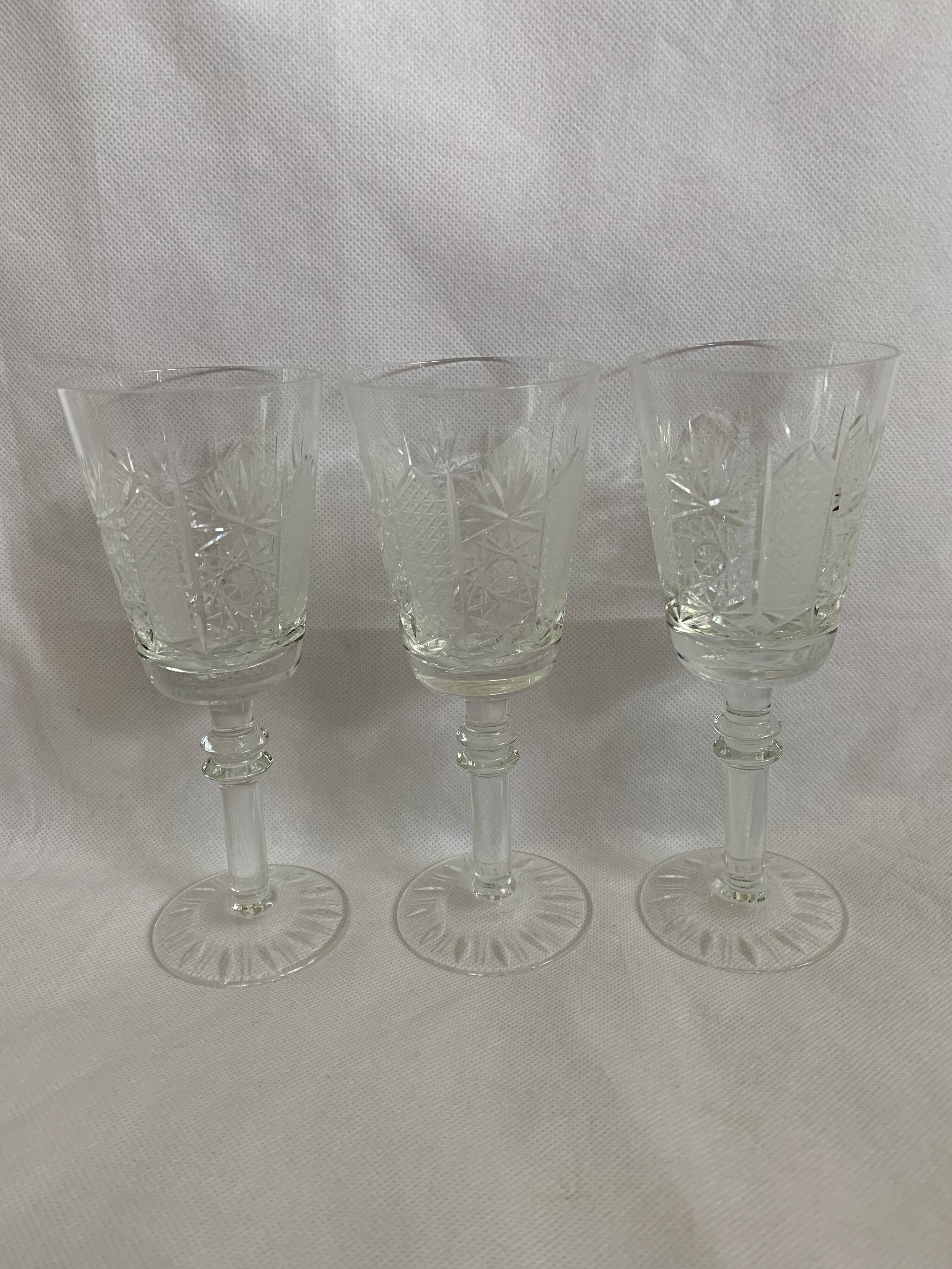 3 Verres en cristal sur pied pour vin blanc