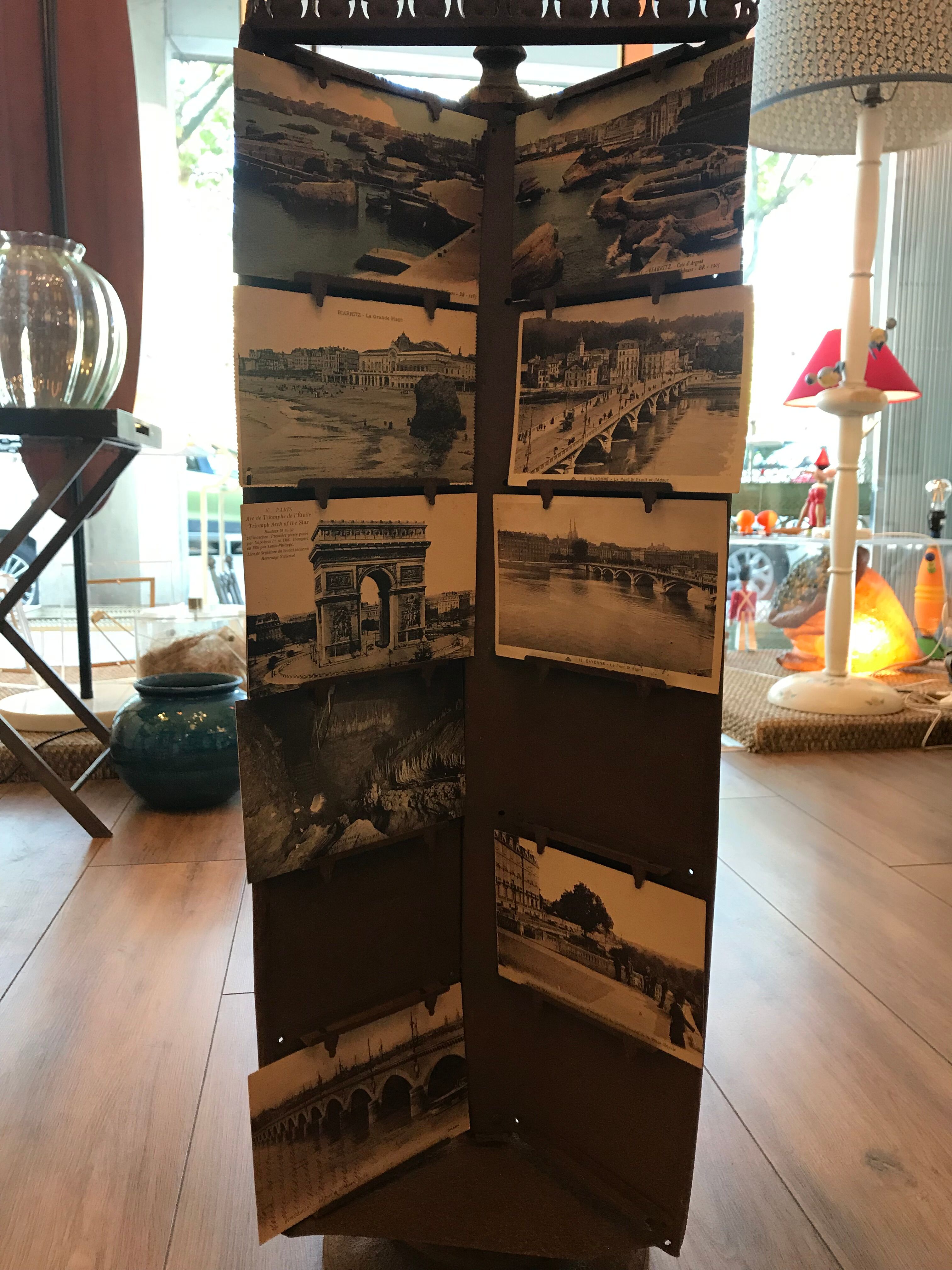 Display bears postcards or photos before 1900