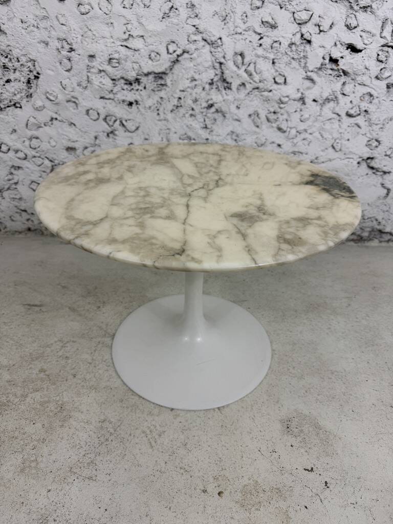 Saarinen Round Tulip Pedestal Table