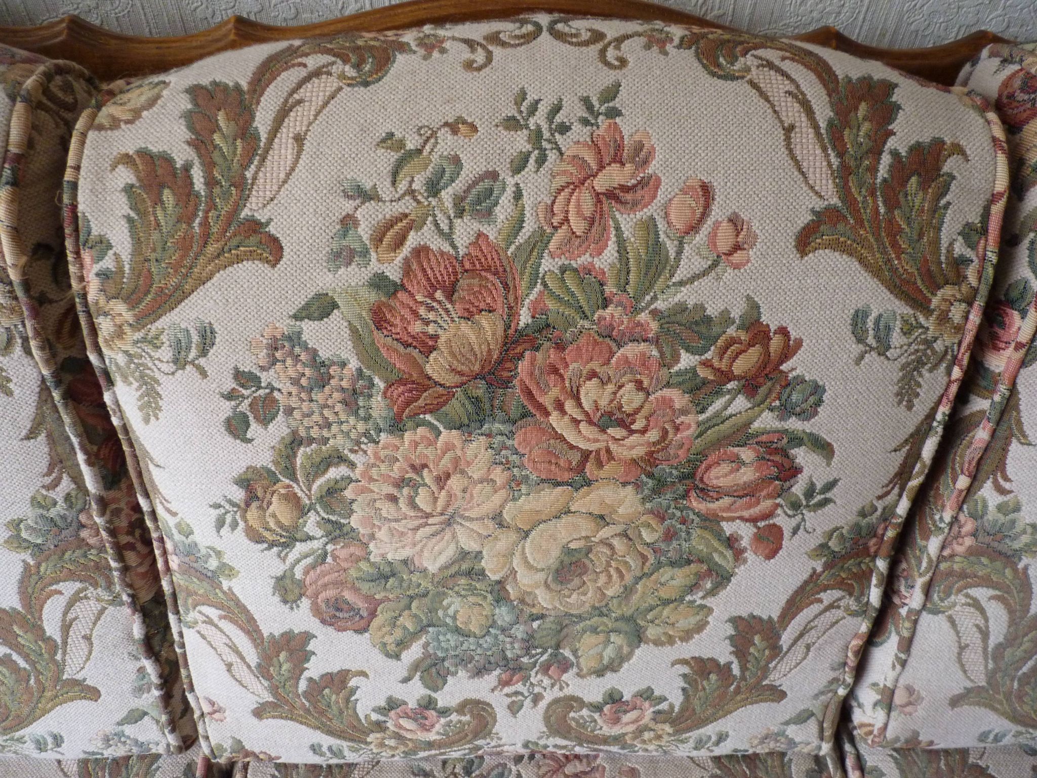 Non-convertible sofa
