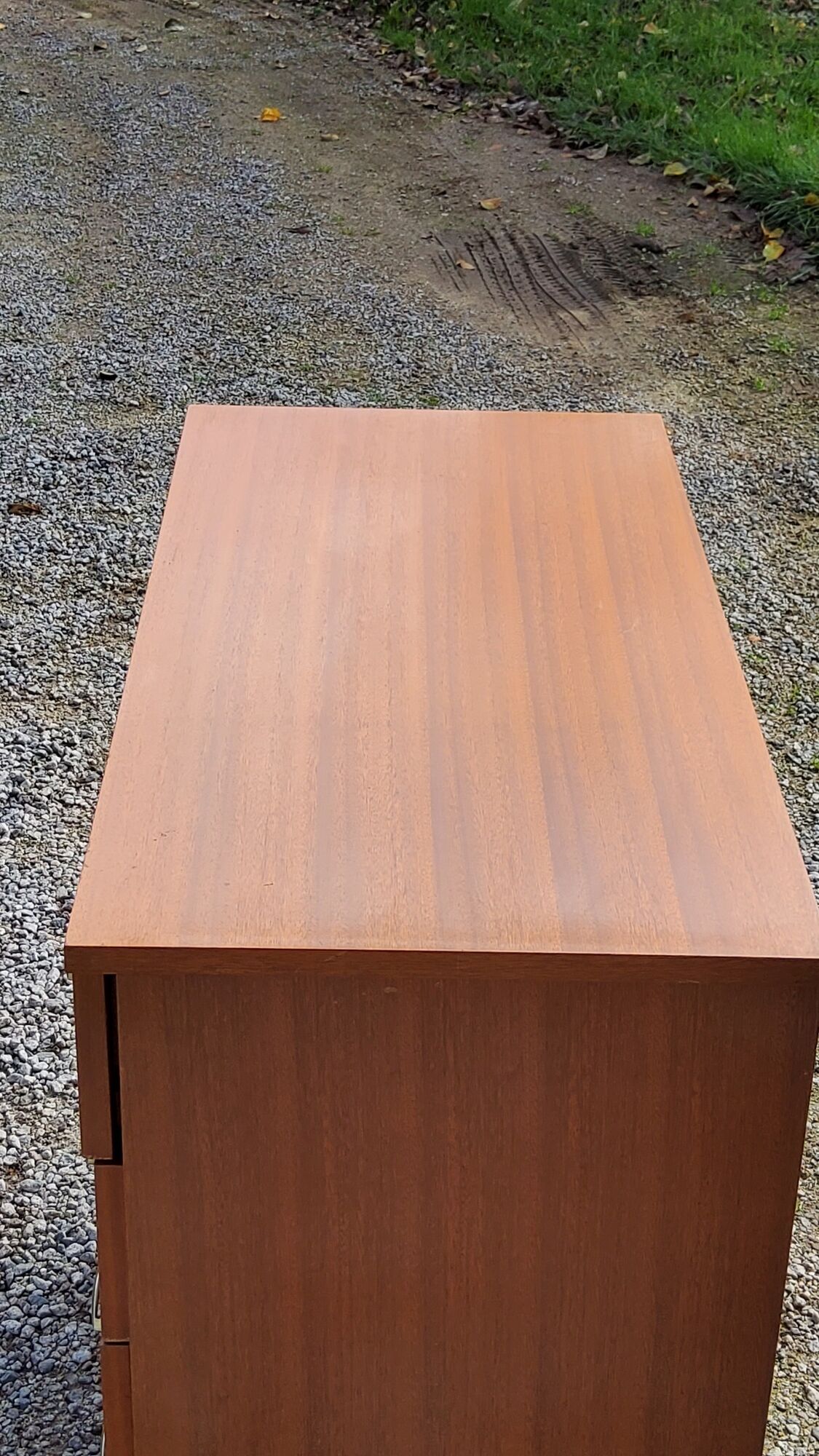 Vintage chest of drawers from the 50s/60s in golden mahogany 4 drawers feet bobbin