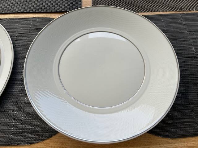 Bernardaud Limoges table service platinum model, 45 pieces