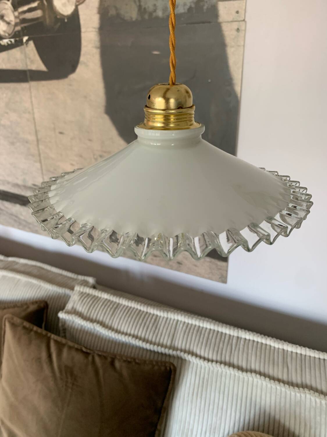 Suspension baladeuse vintage opaline blanche dentelle