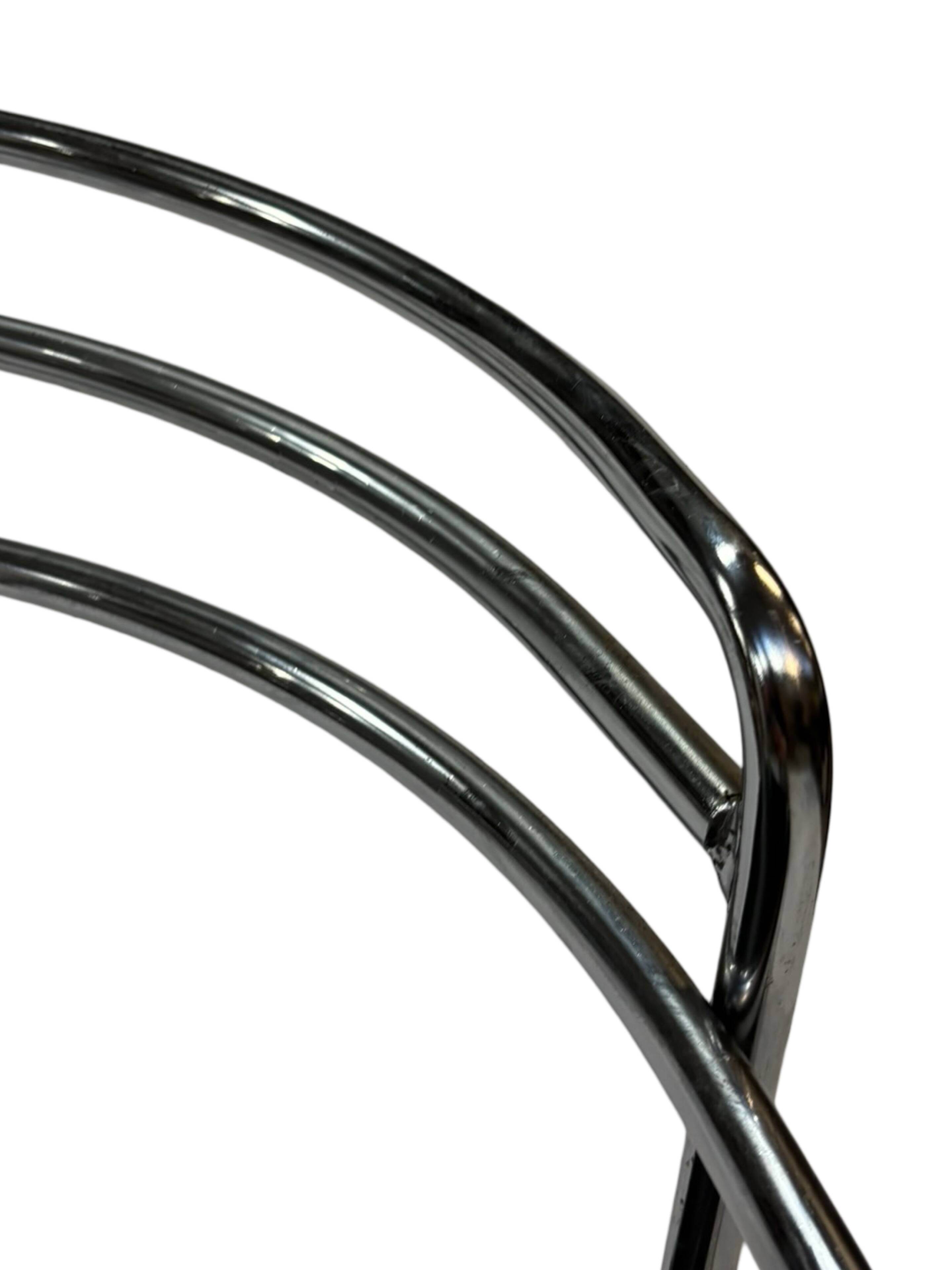 4 chaises minimalistes en fil d'acier chromé, années 80
