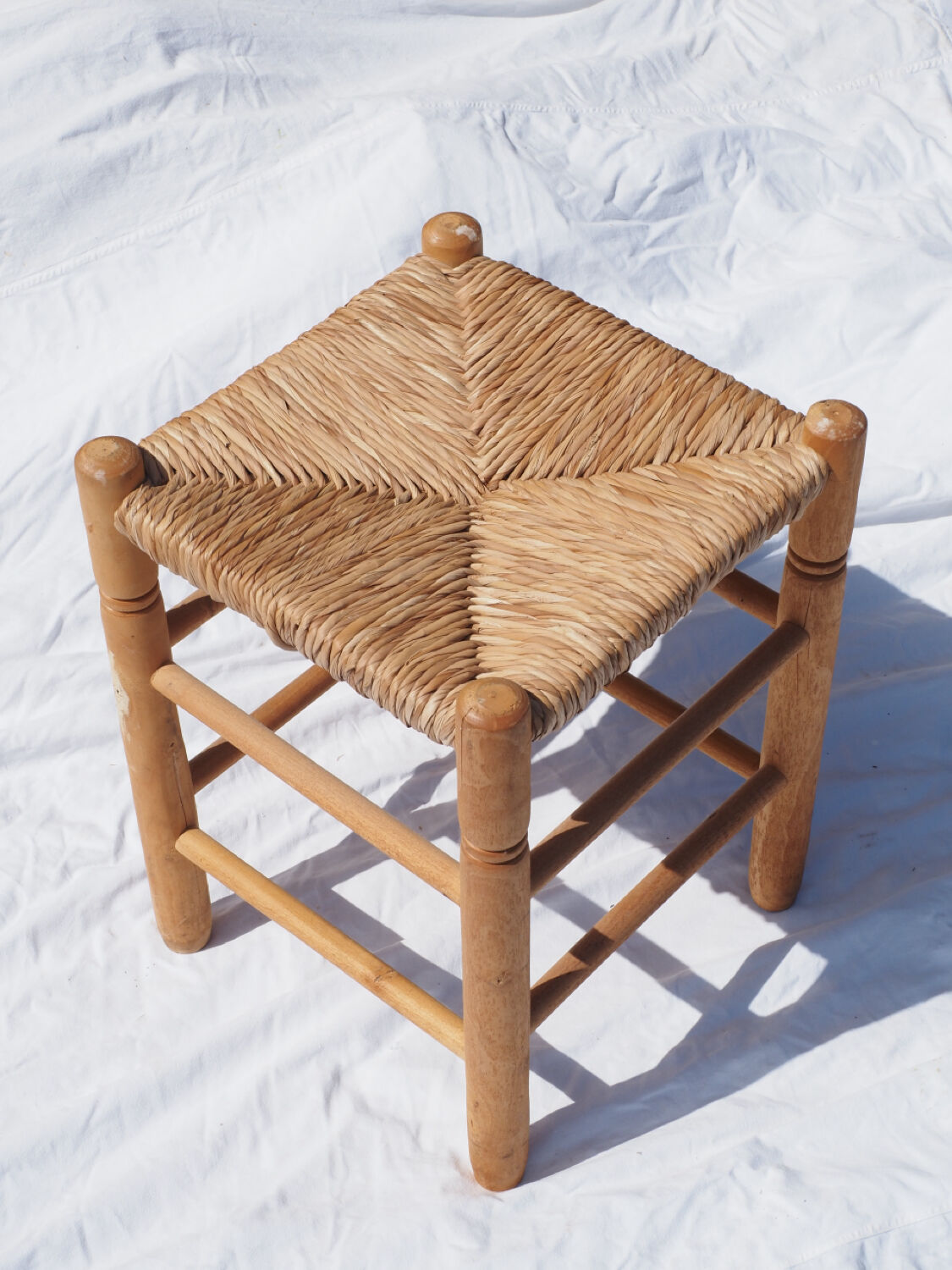 Low stool in wood and straw