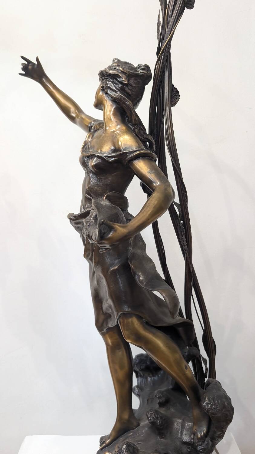 Bronze lamp signed Auguste Moreau – Woman with a shell