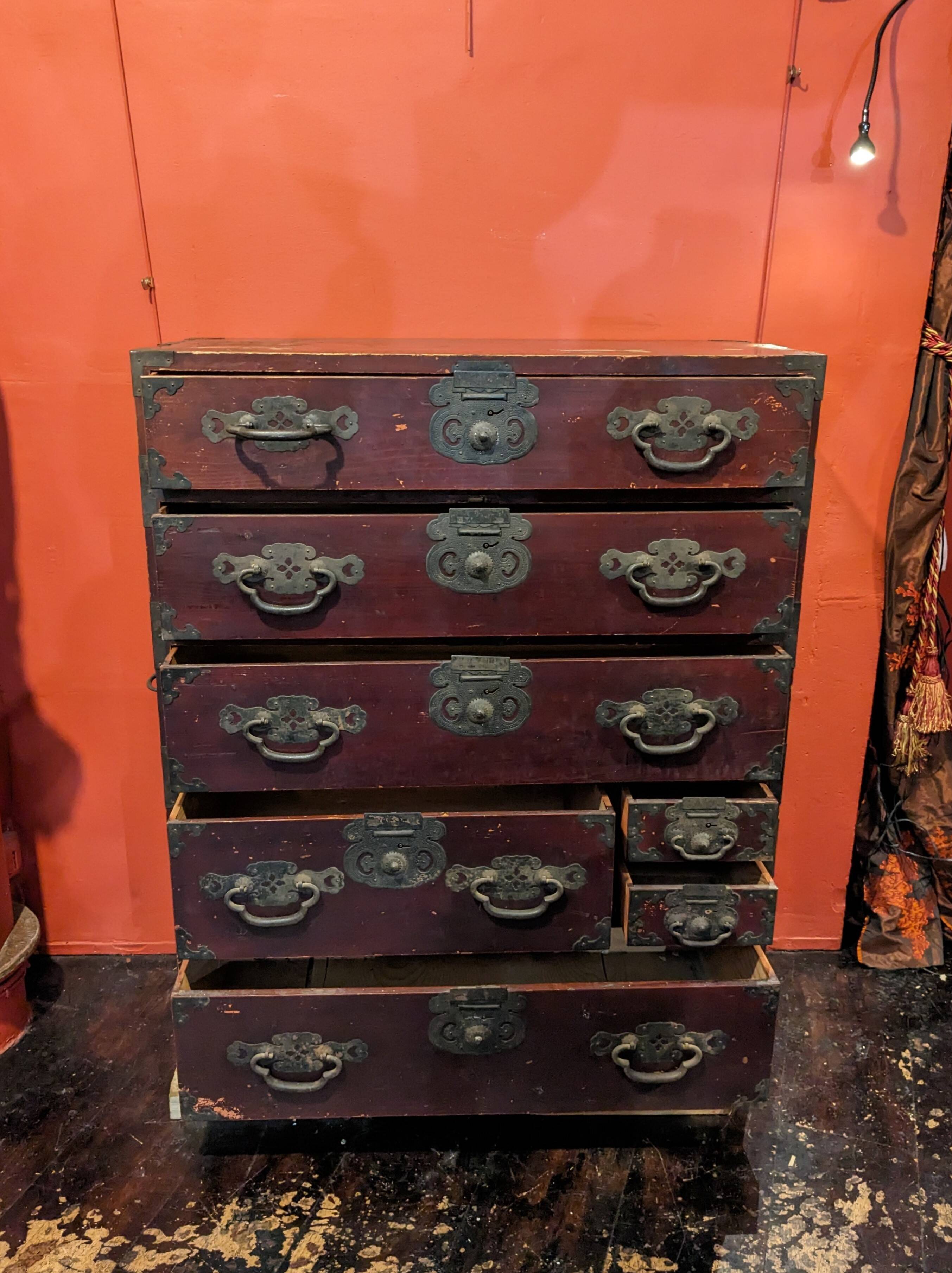 Commode japonaise (tansu) Japon, période Meiji circa 1860 -1900