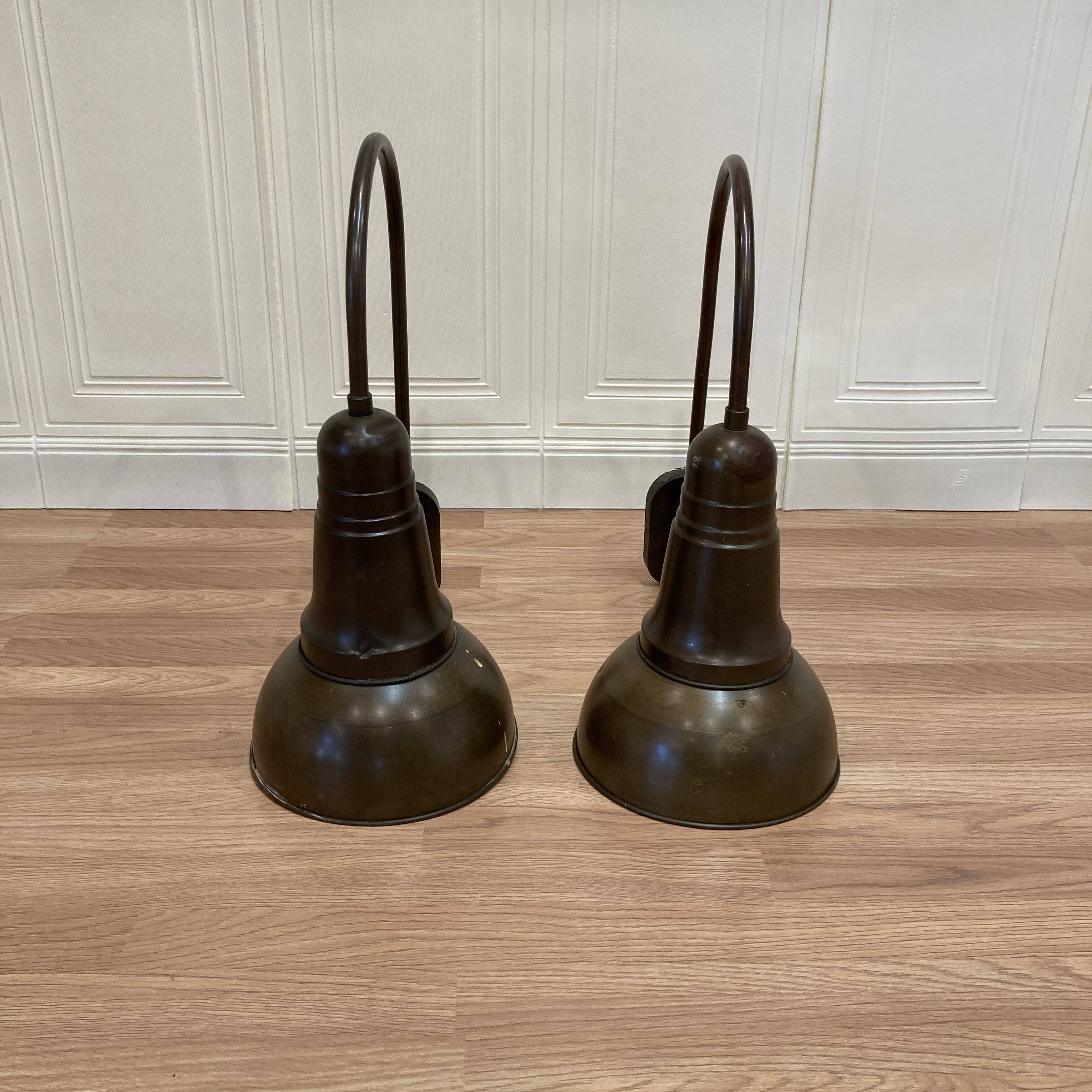 Grande paire d'appliques 1950 Design industriel.
