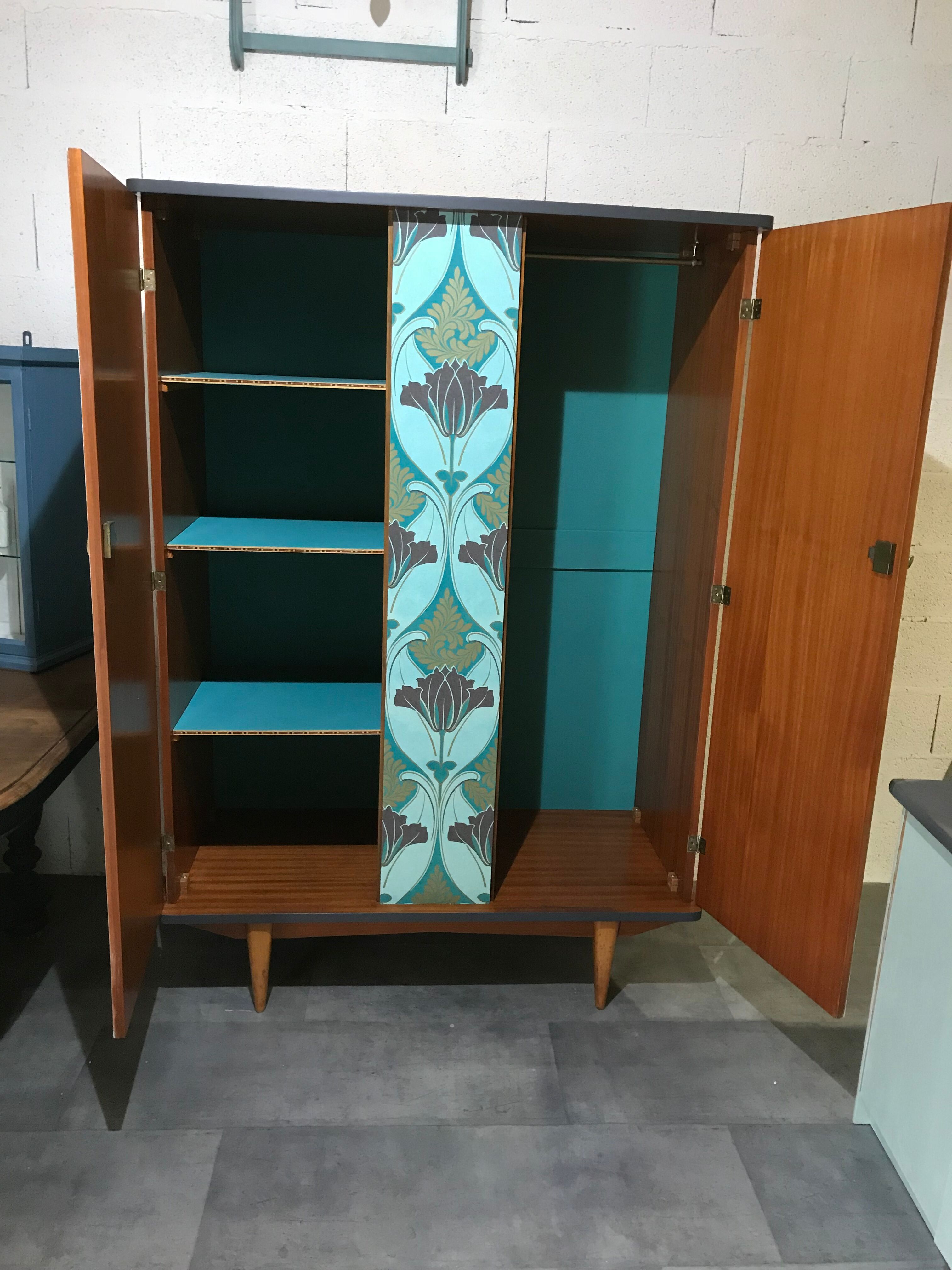 Armoire vintage