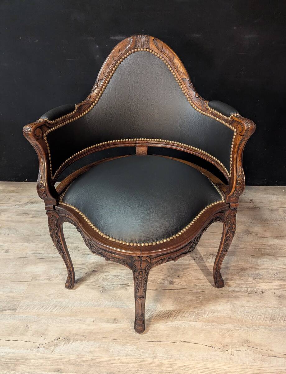Louis XV armchair in Couillard style, from the 19th century.