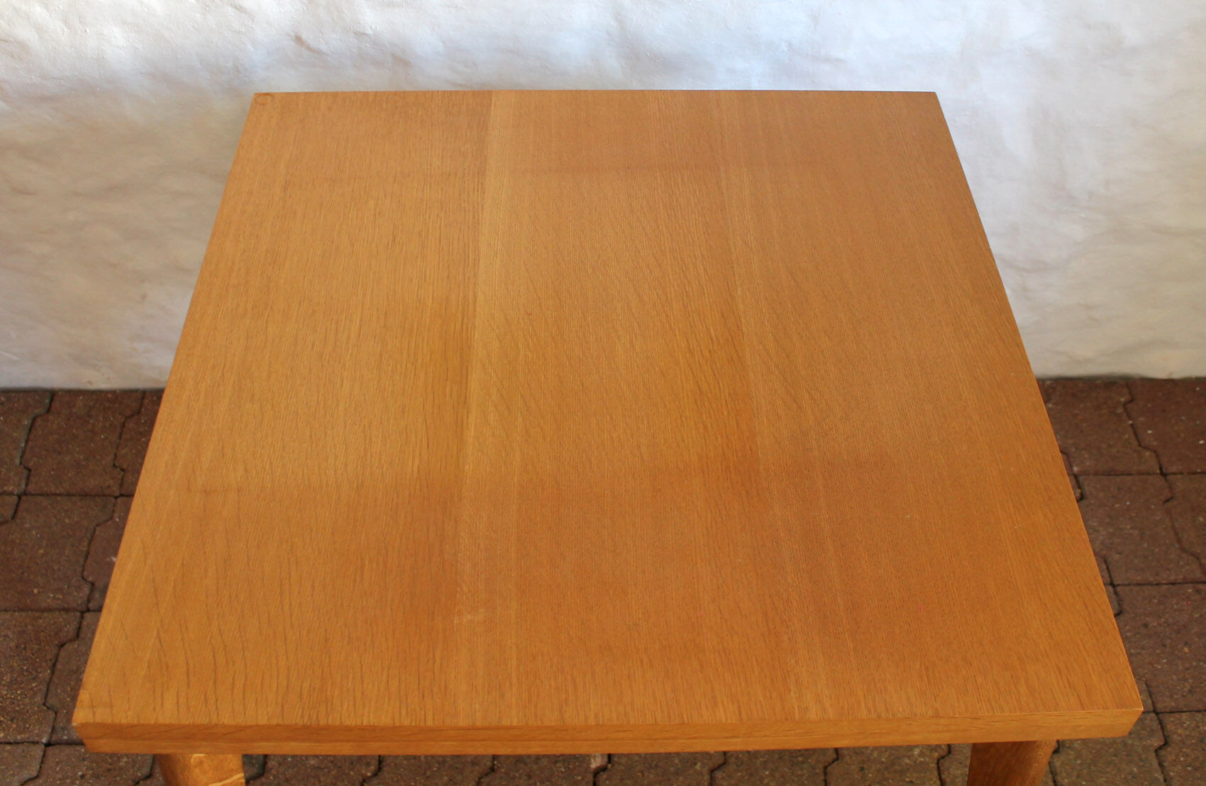 Expandable vintage table