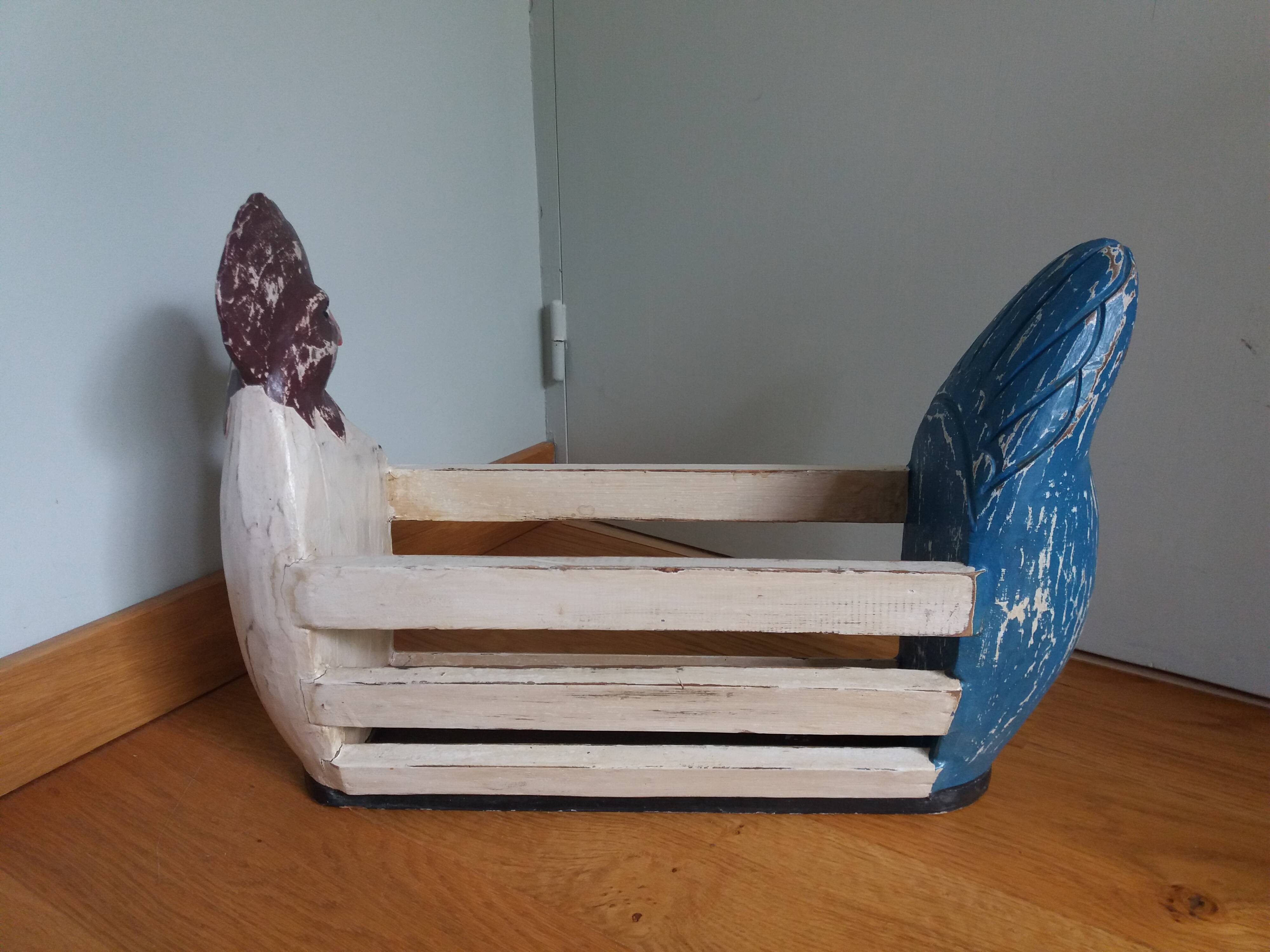 Holder of magazines hen rooster