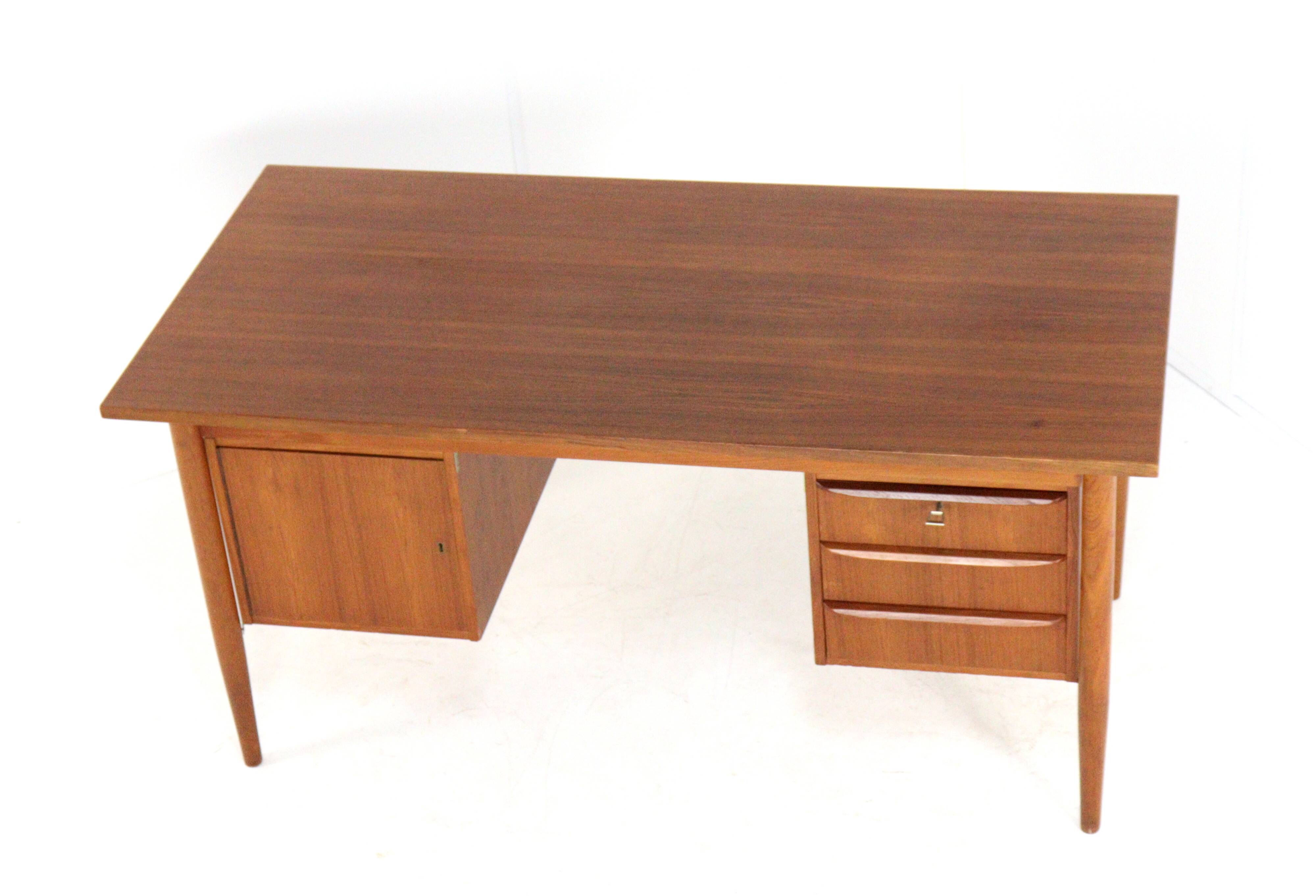 Gunnar Nielsen designer teak desk Tibergaard 'Hesselballe'