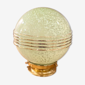 Lampe globe en verre de Clichy vert moucheté et liserets dorés