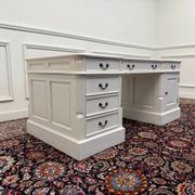 Ensemble de bureau blanc classique avec chaise de bureau