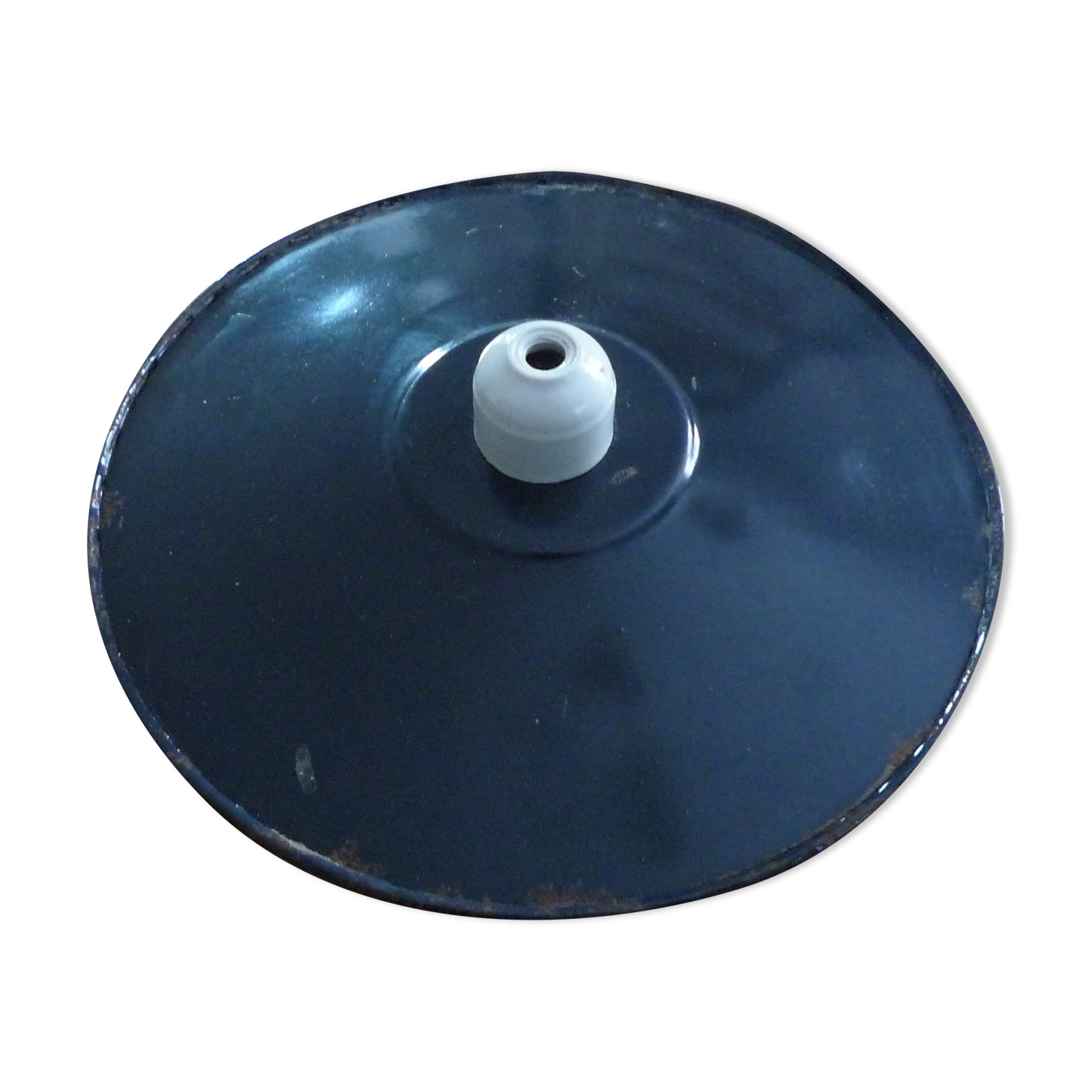 Old suspension in black enamelled sheet metal and porcelain socket to hang