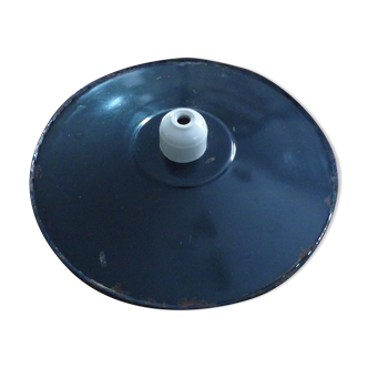 Old suspension in black enamelled sheet metal and porcelain socket to hang